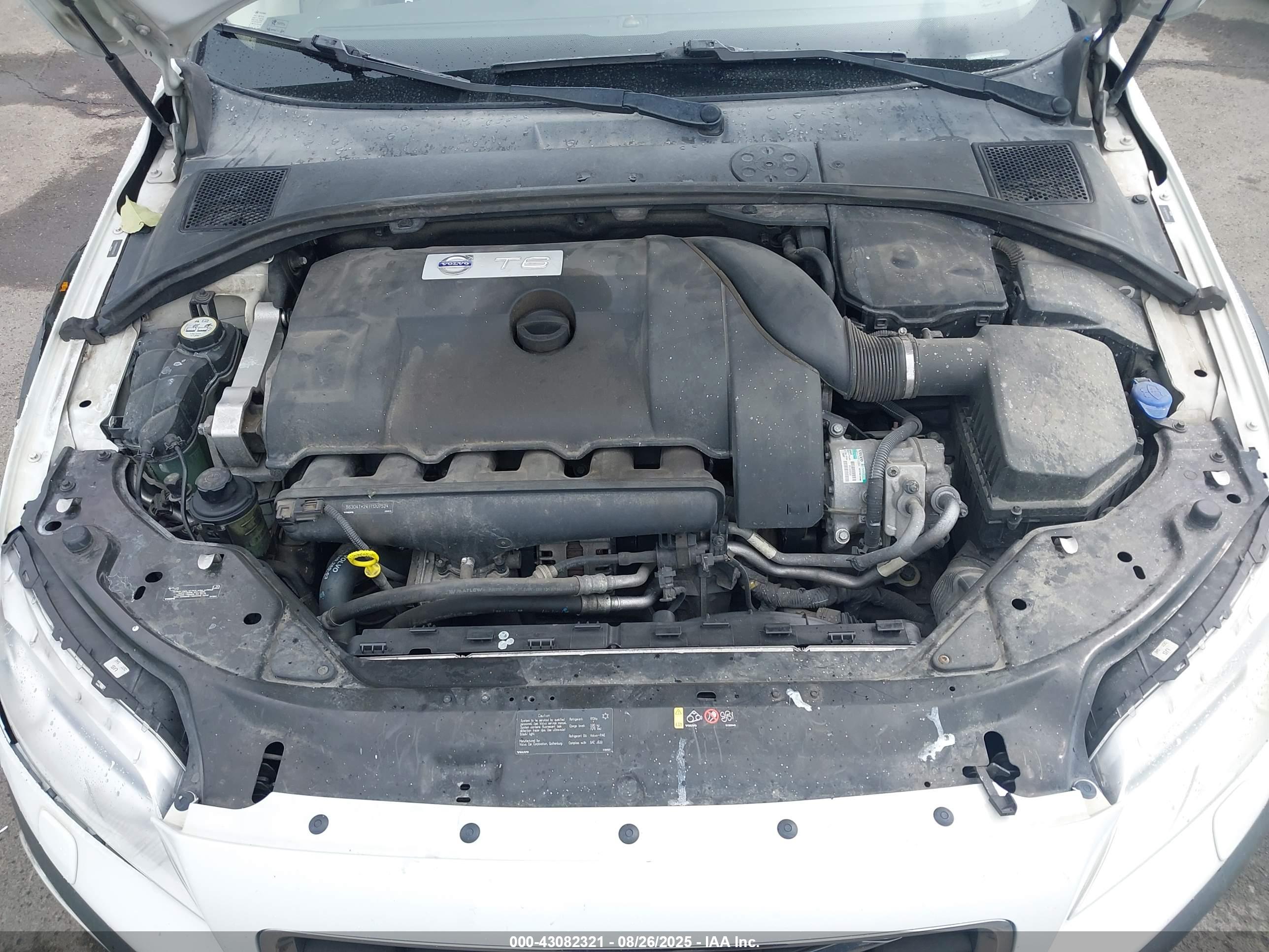VOLVO XC70 image 10