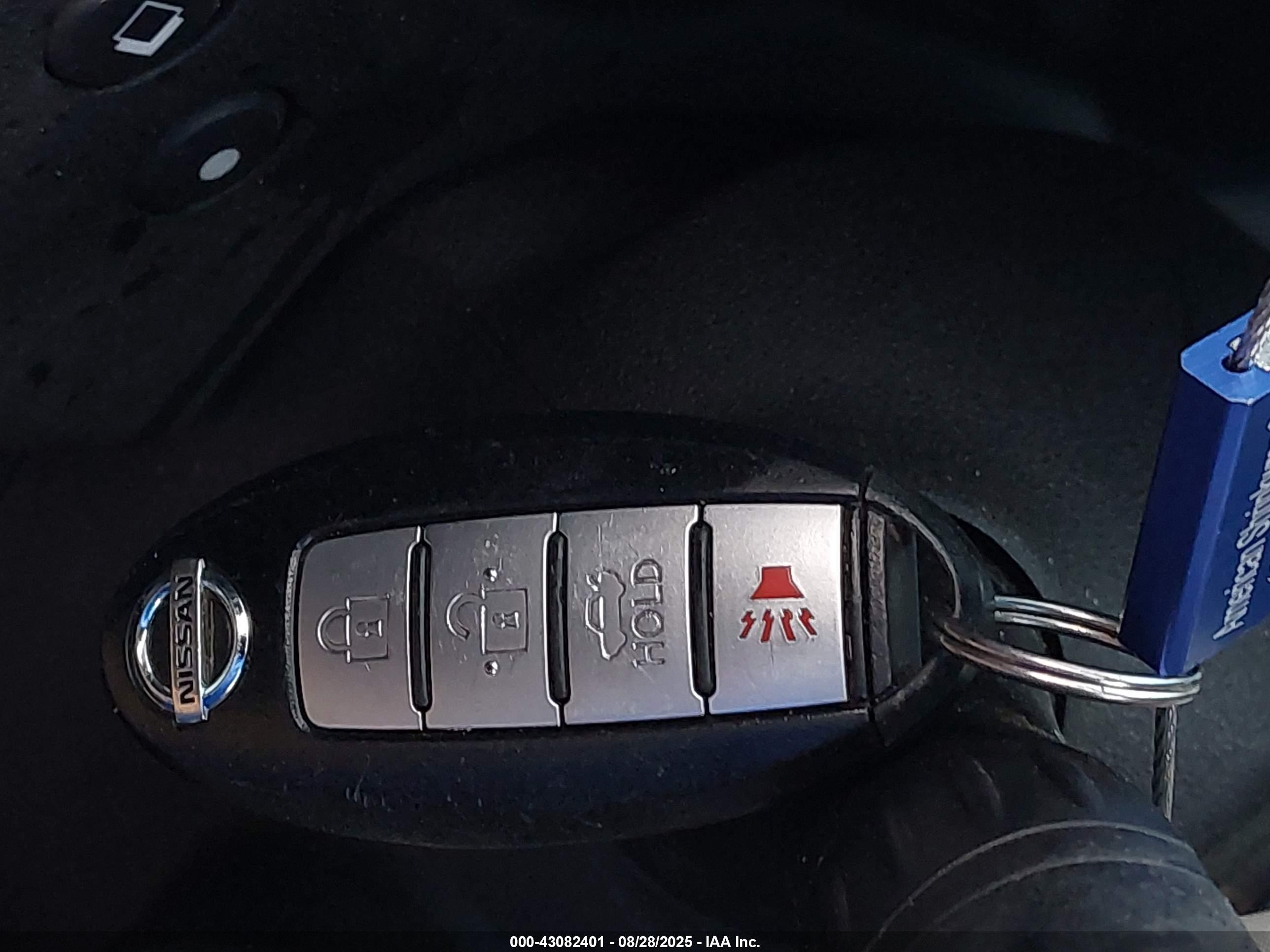 NISSAN MAXIMA image 11