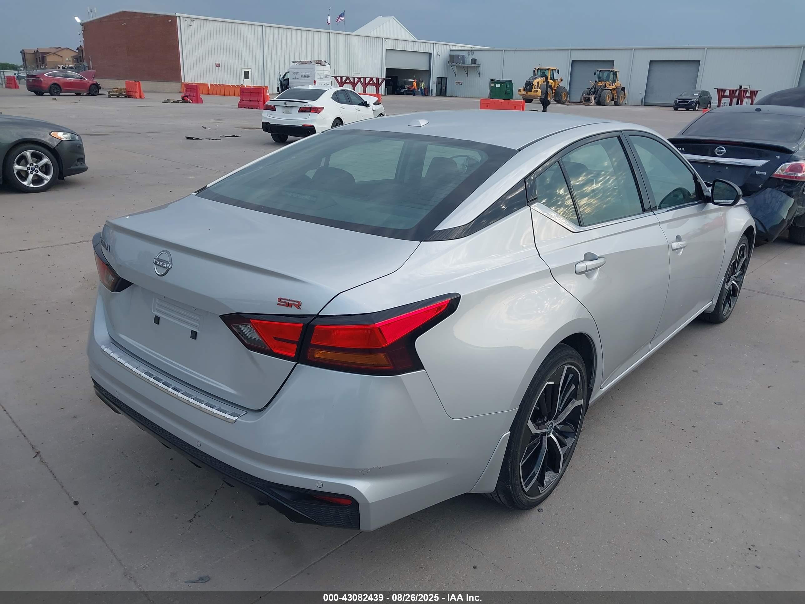 NISSAN ALTIMA image 4