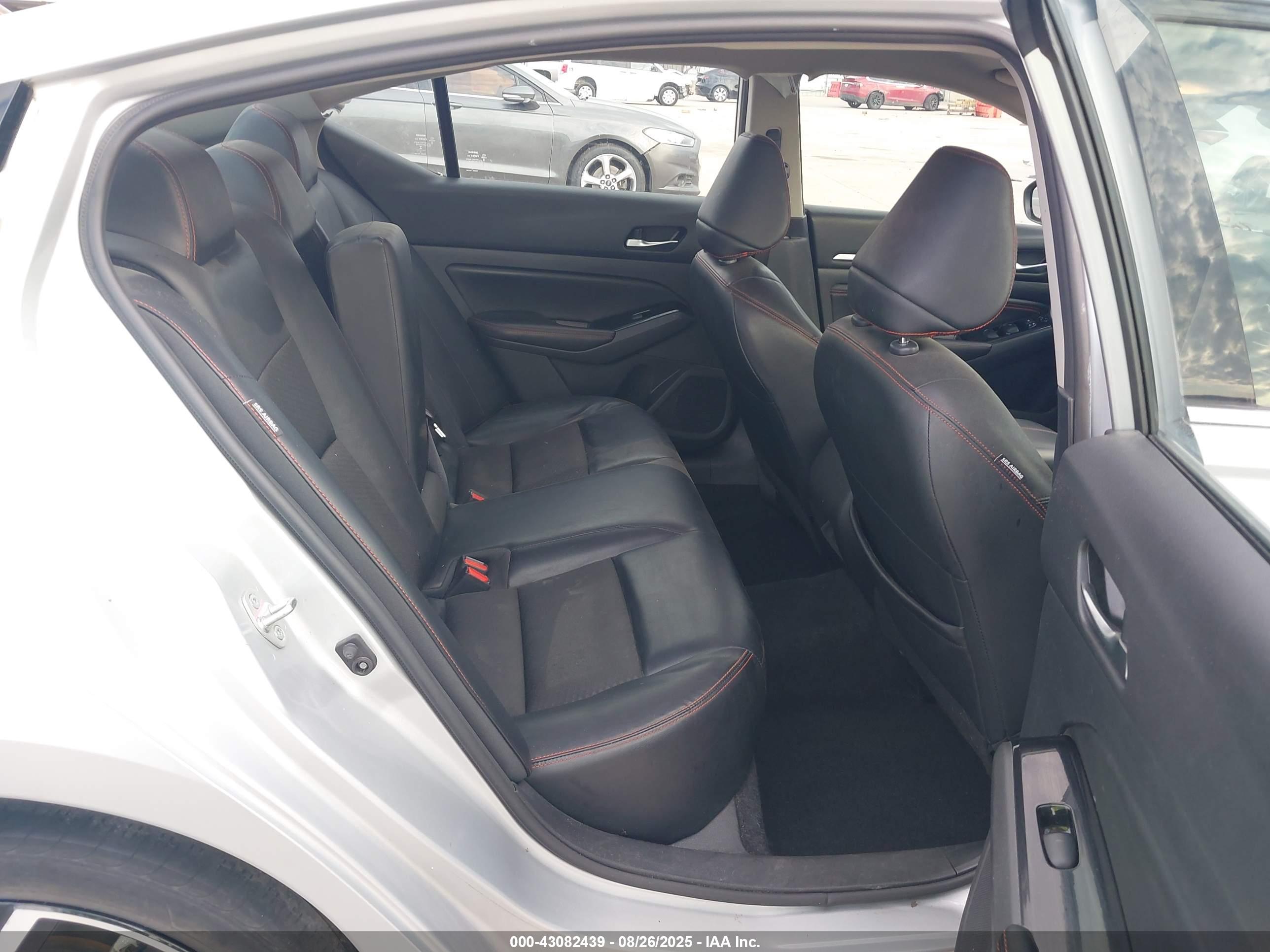 NISSAN ALTIMA image 8