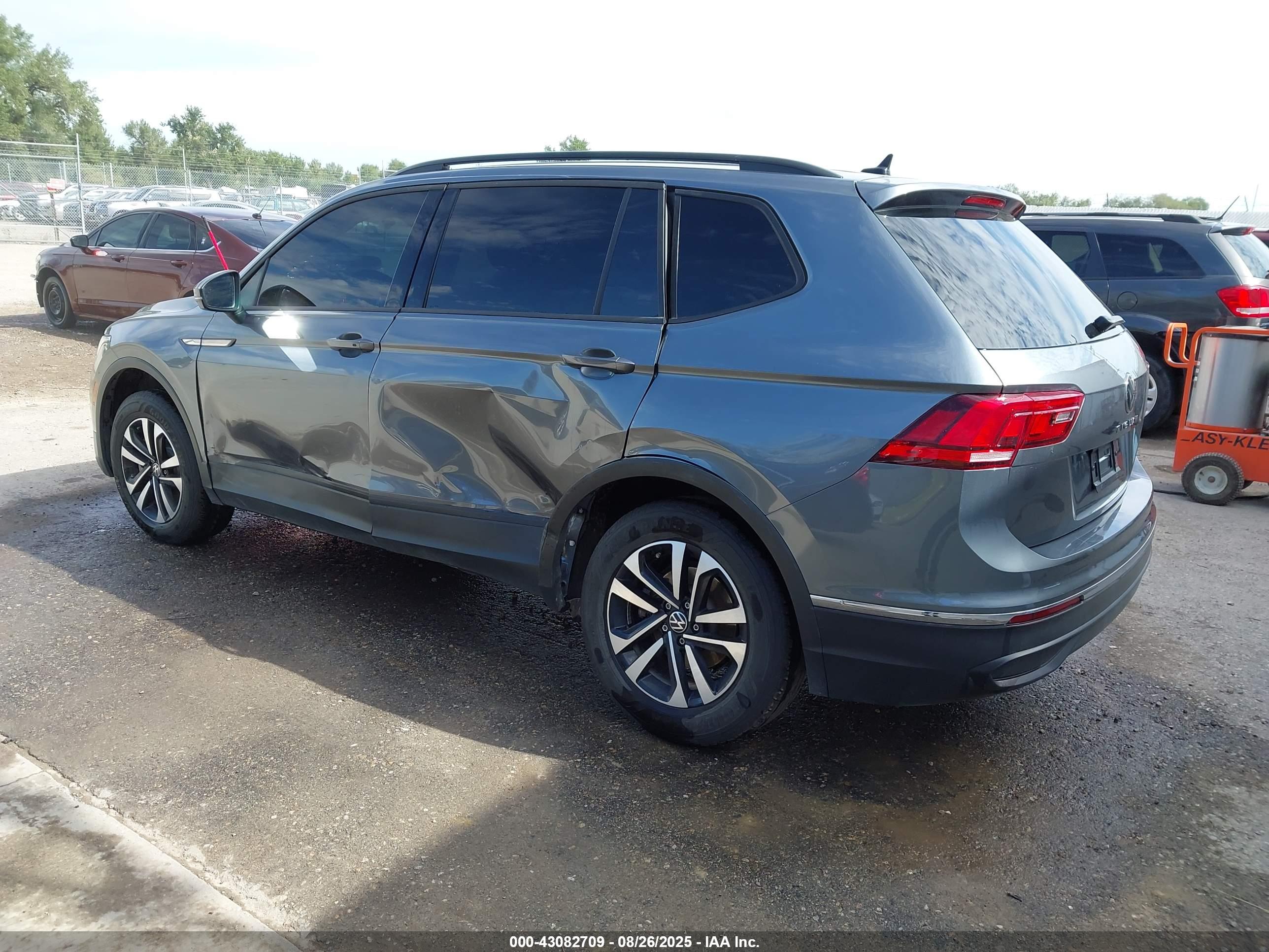 VOLKSWAGEN TIGUAN image 3