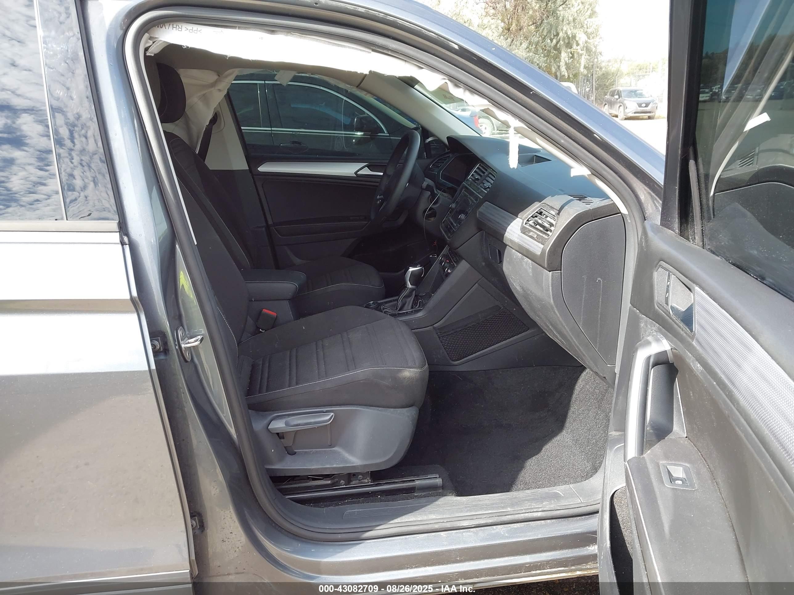 VOLKSWAGEN TIGUAN image 5