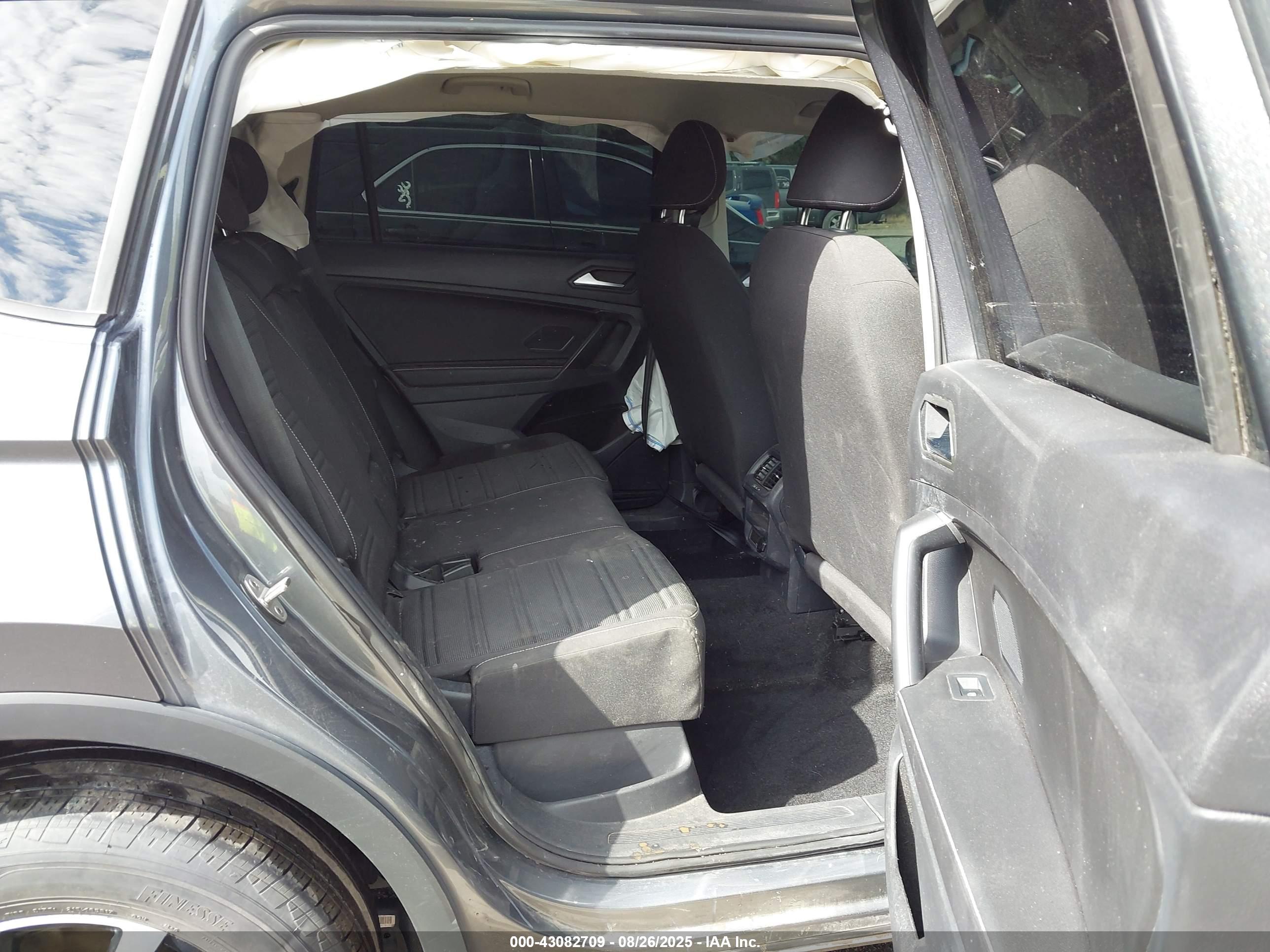 VOLKSWAGEN TIGUAN image 8