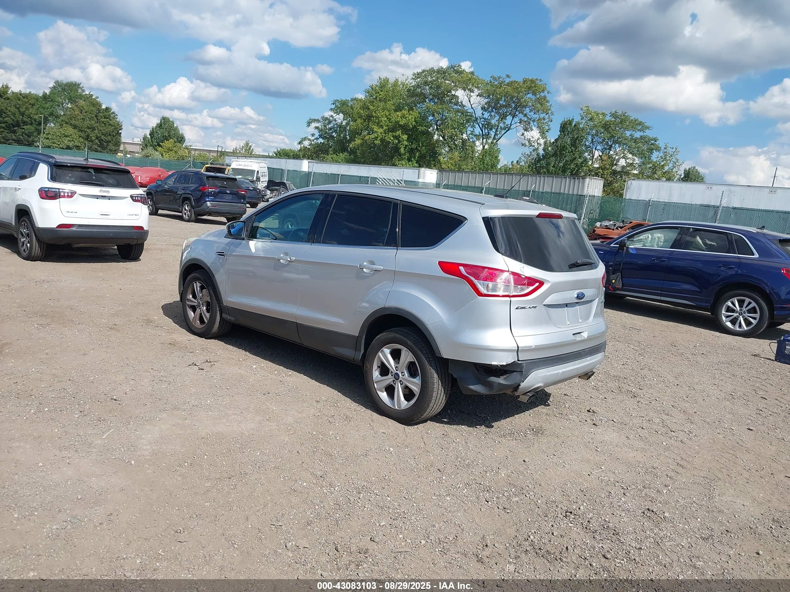 FORD ESCAPE image 3