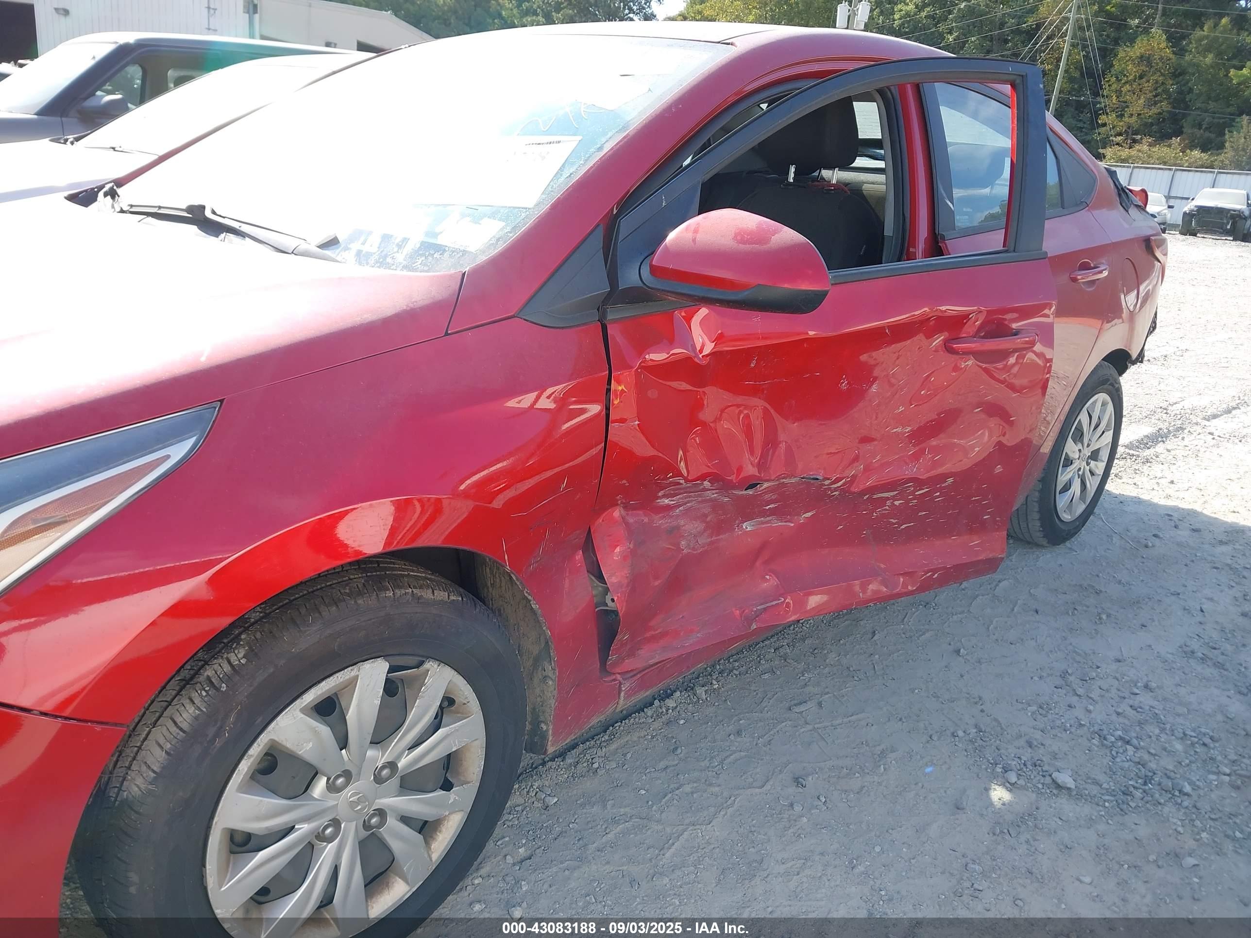HYUNDAI ACCENT image 6