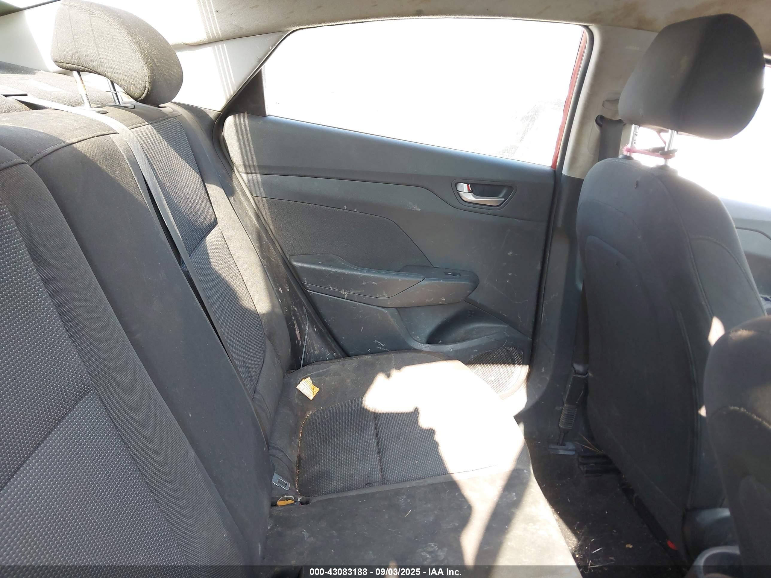 HYUNDAI ACCENT image 8