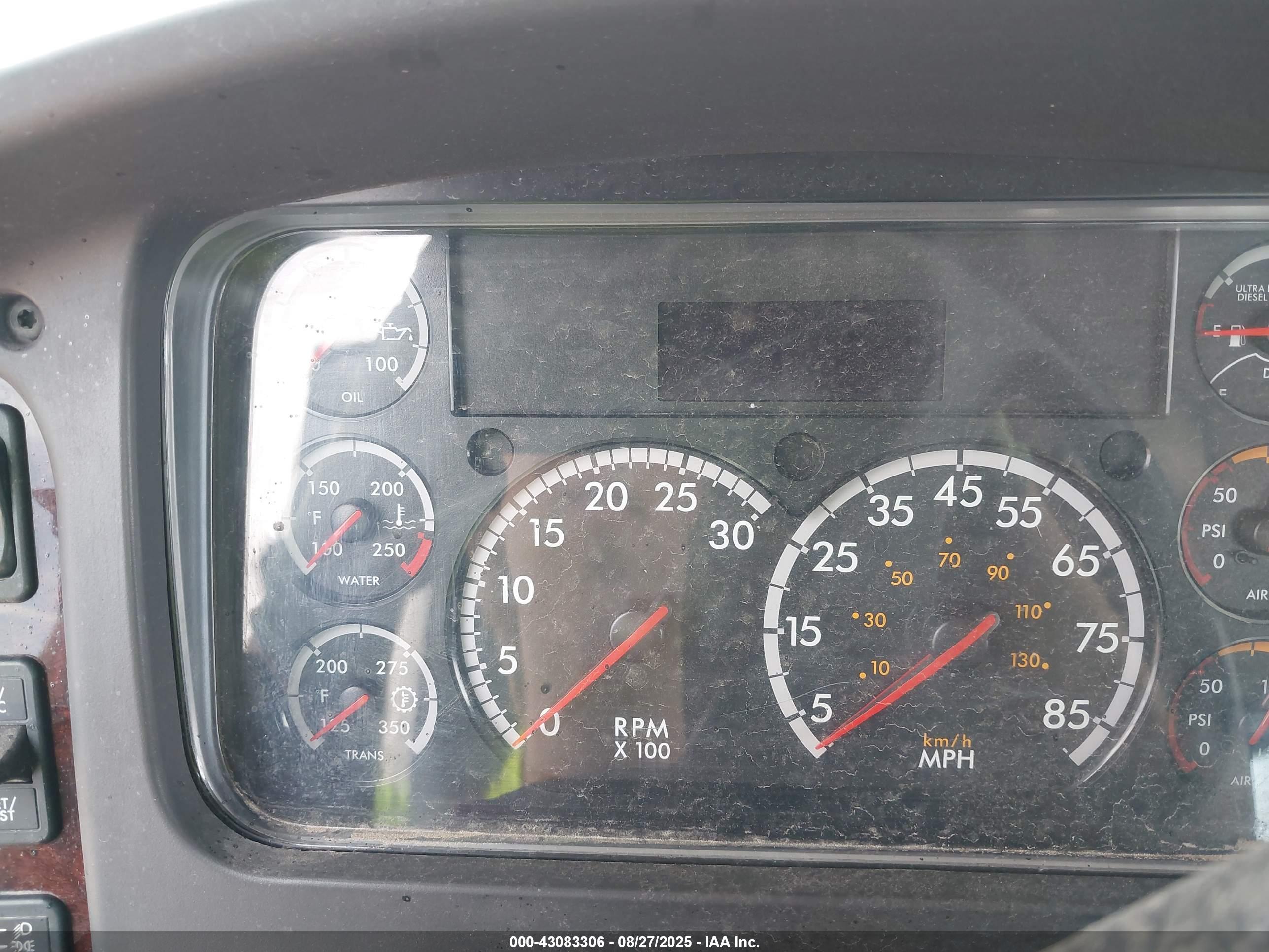 FREIGHTLINER 114SD image 6