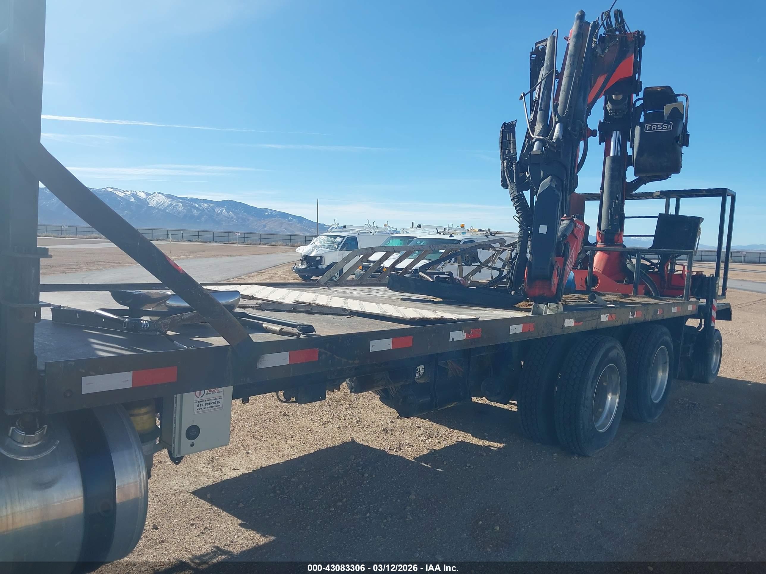 FREIGHTLINER 114SD image 7