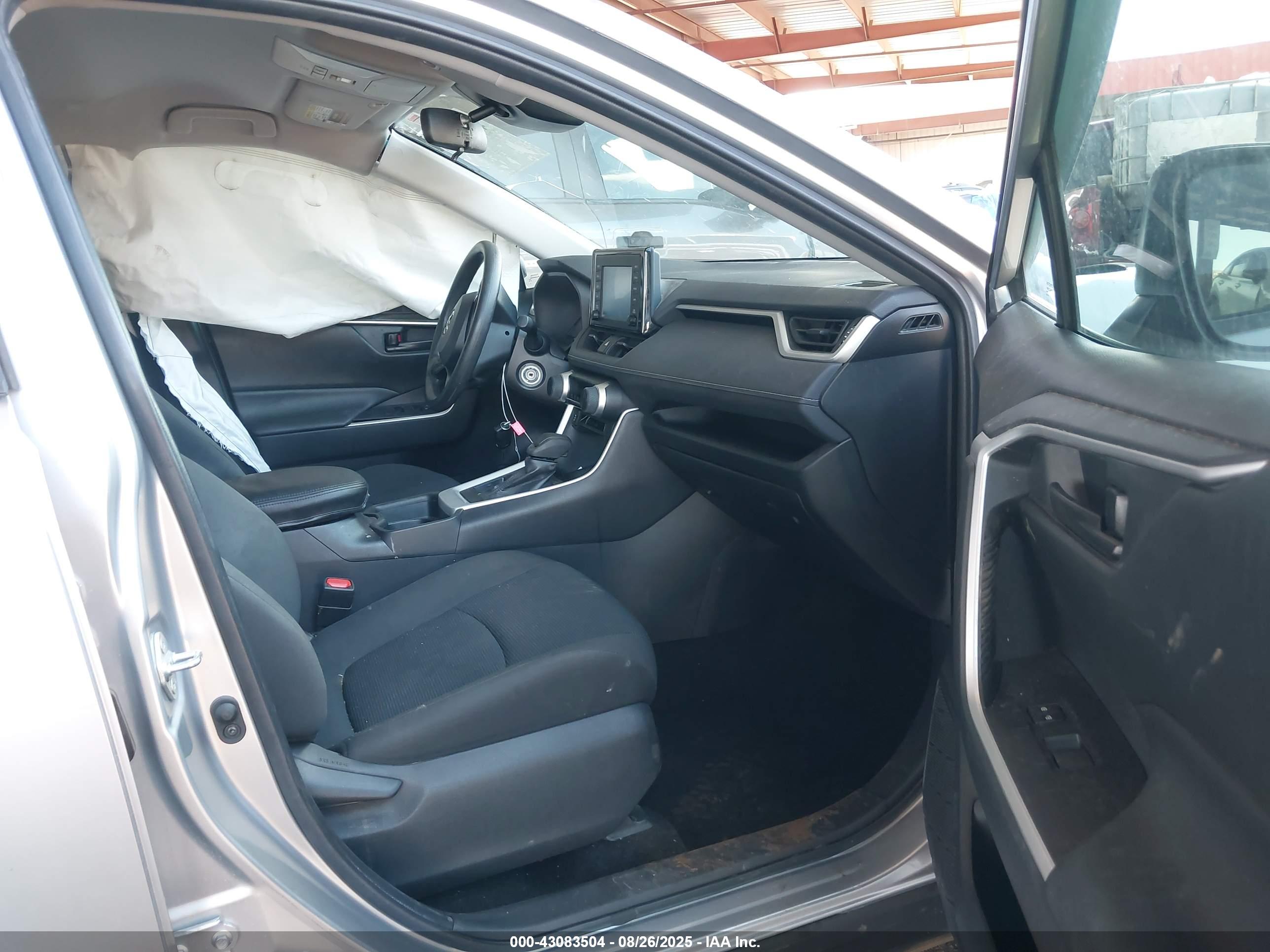 TOYOTA RAV4 image 5