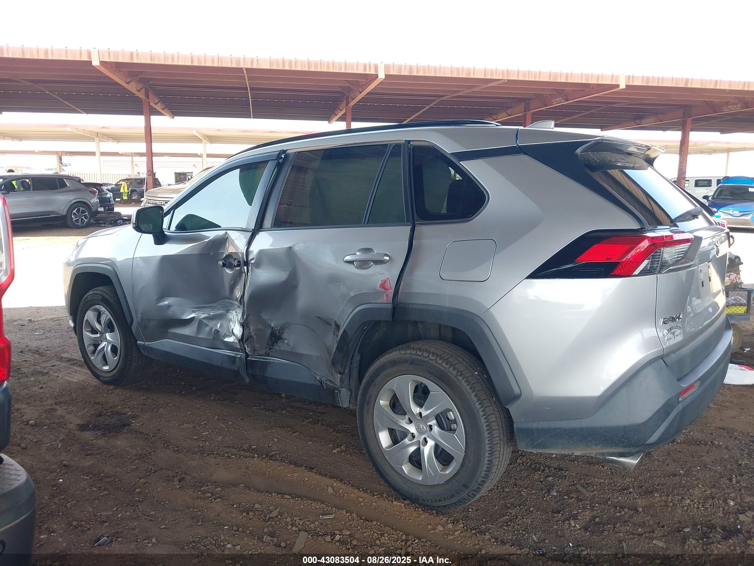 TOYOTA RAV4 image 6