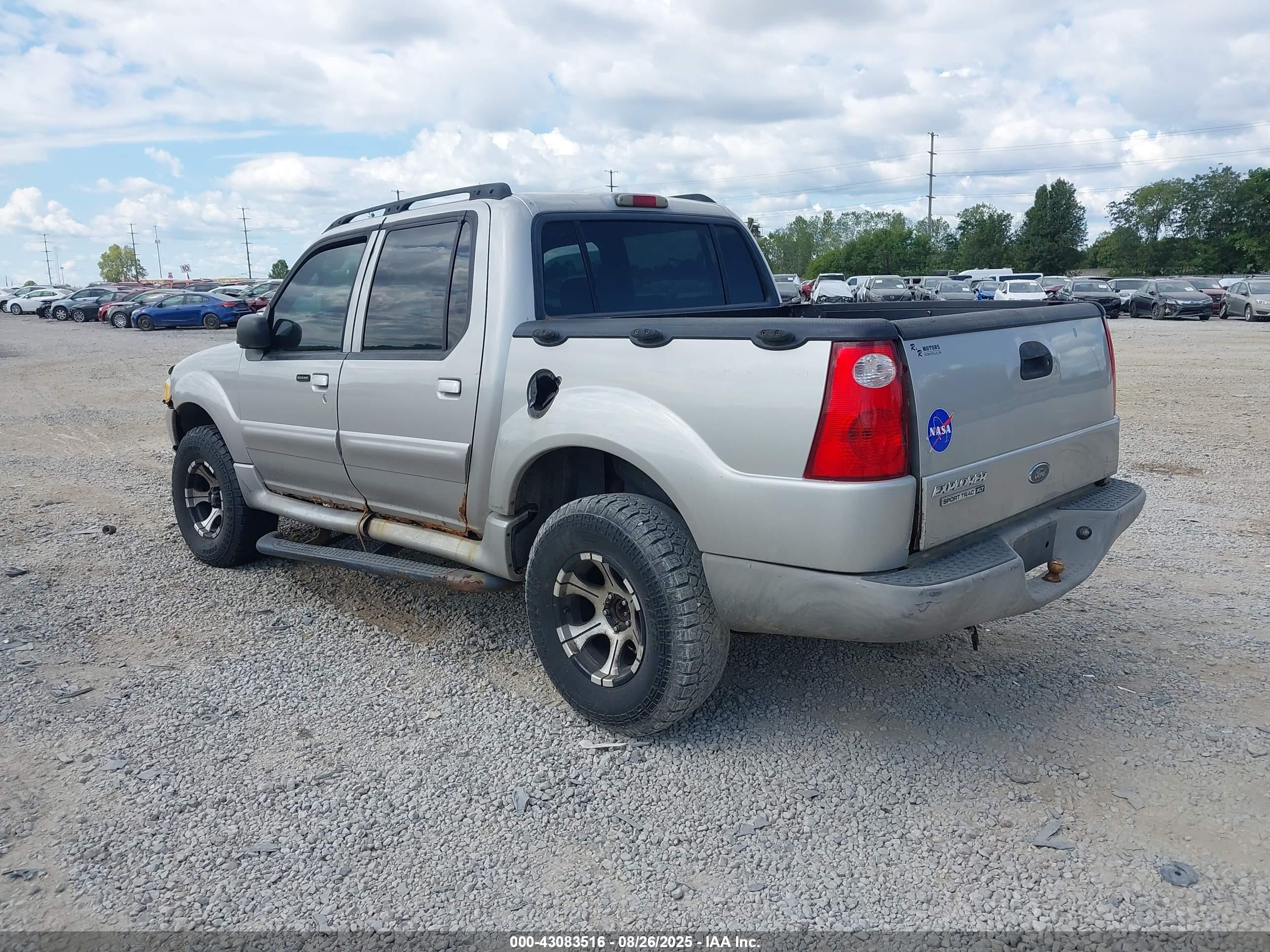 FORD EXPLORER image 3