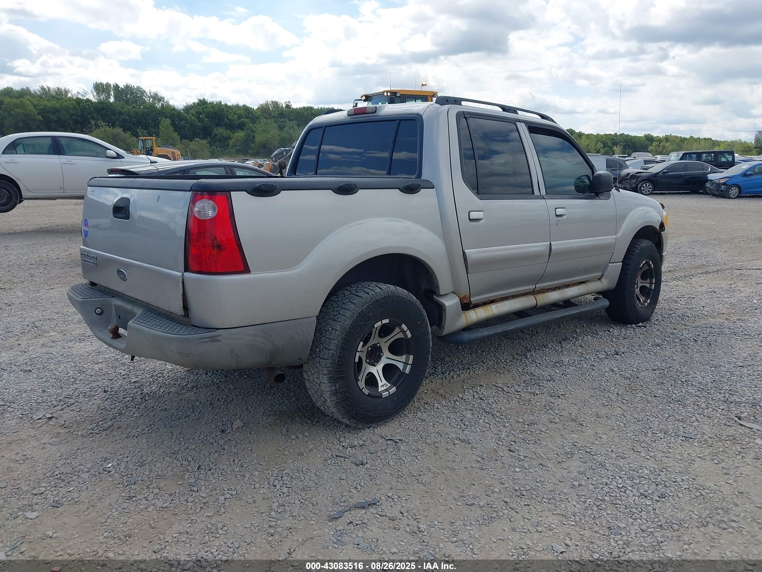 FORD EXPLORER image 4