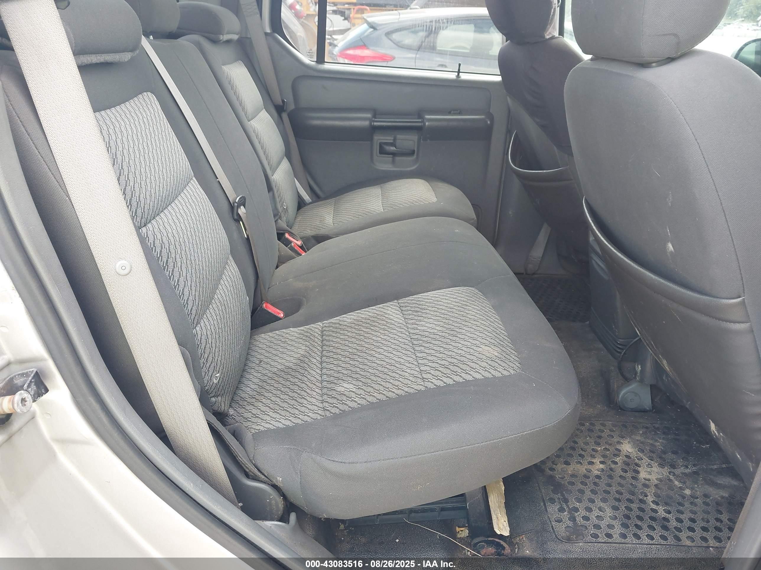 FORD EXPLORER image 8