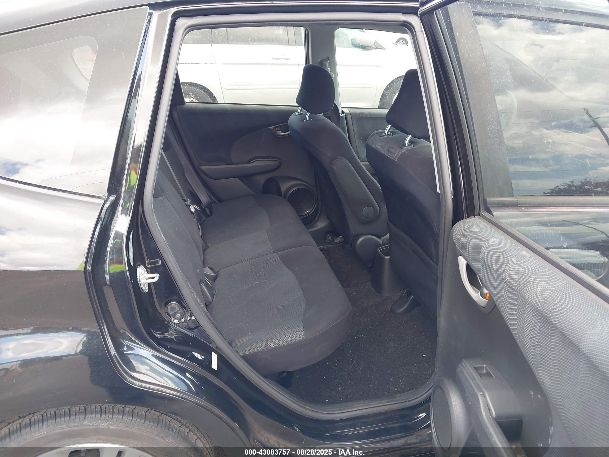 HONDA FIT image 8