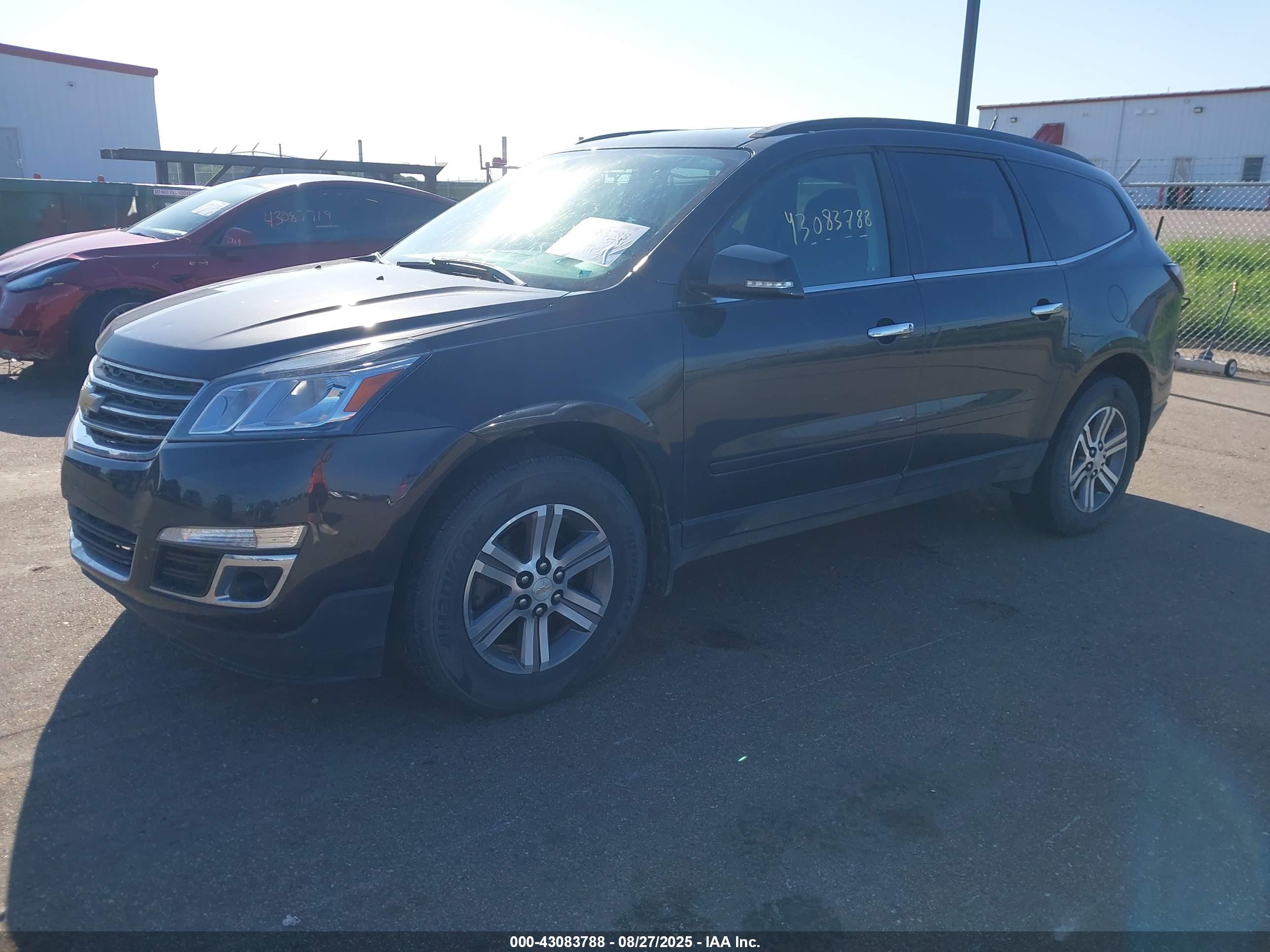 CHEVROLET TRAVERSE image 2