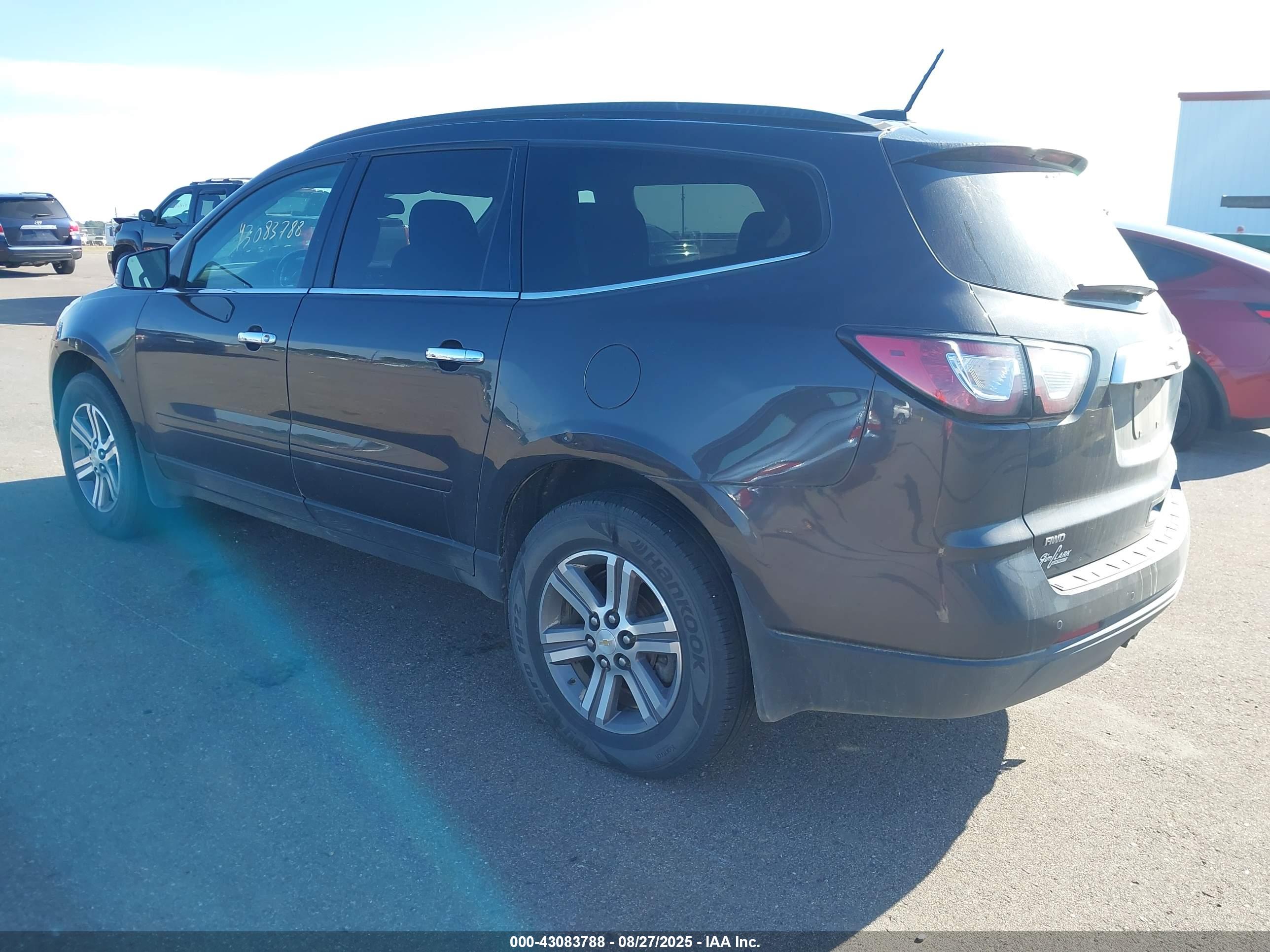 CHEVROLET TRAVERSE image 3