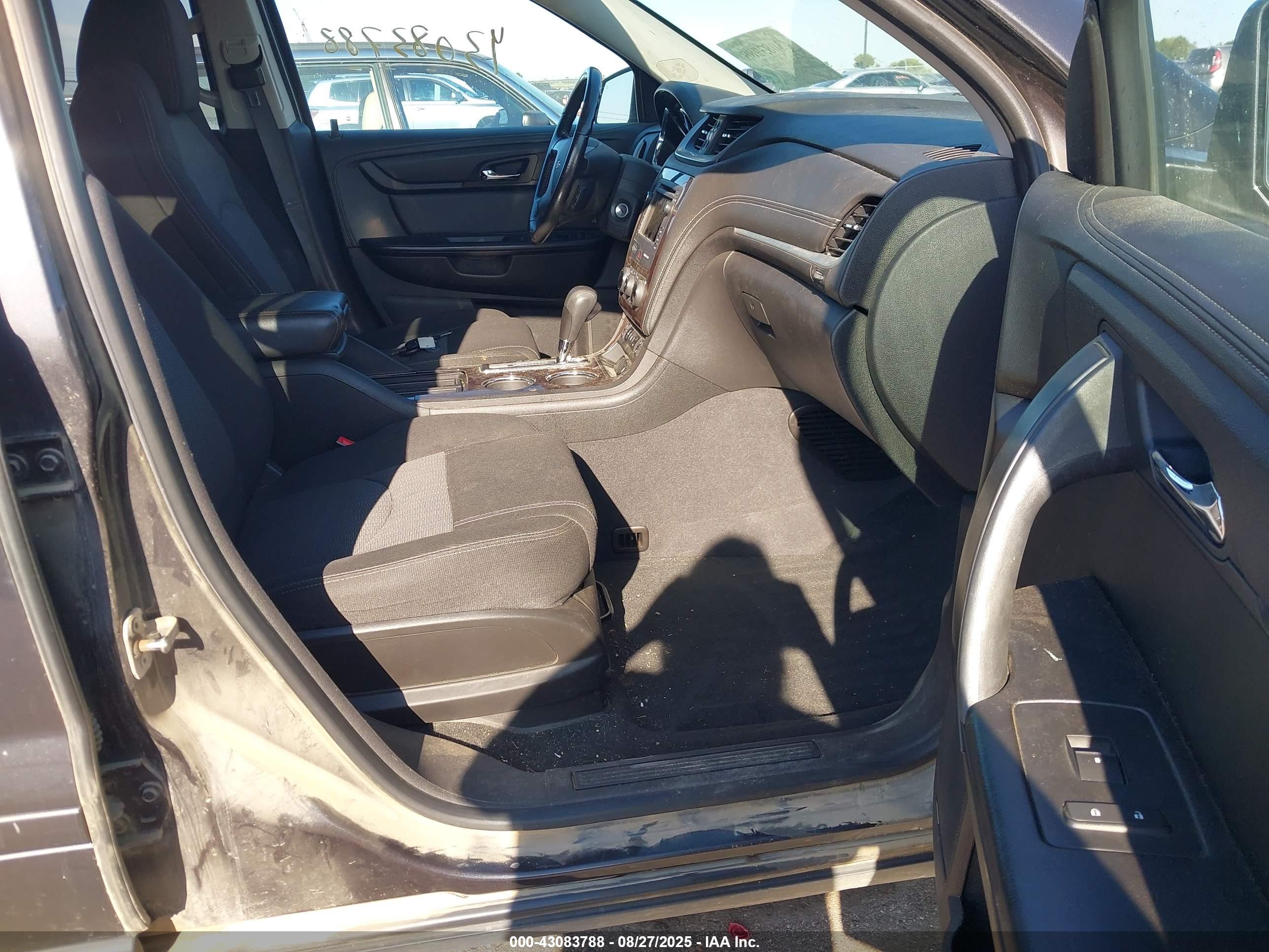 CHEVROLET TRAVERSE image 5