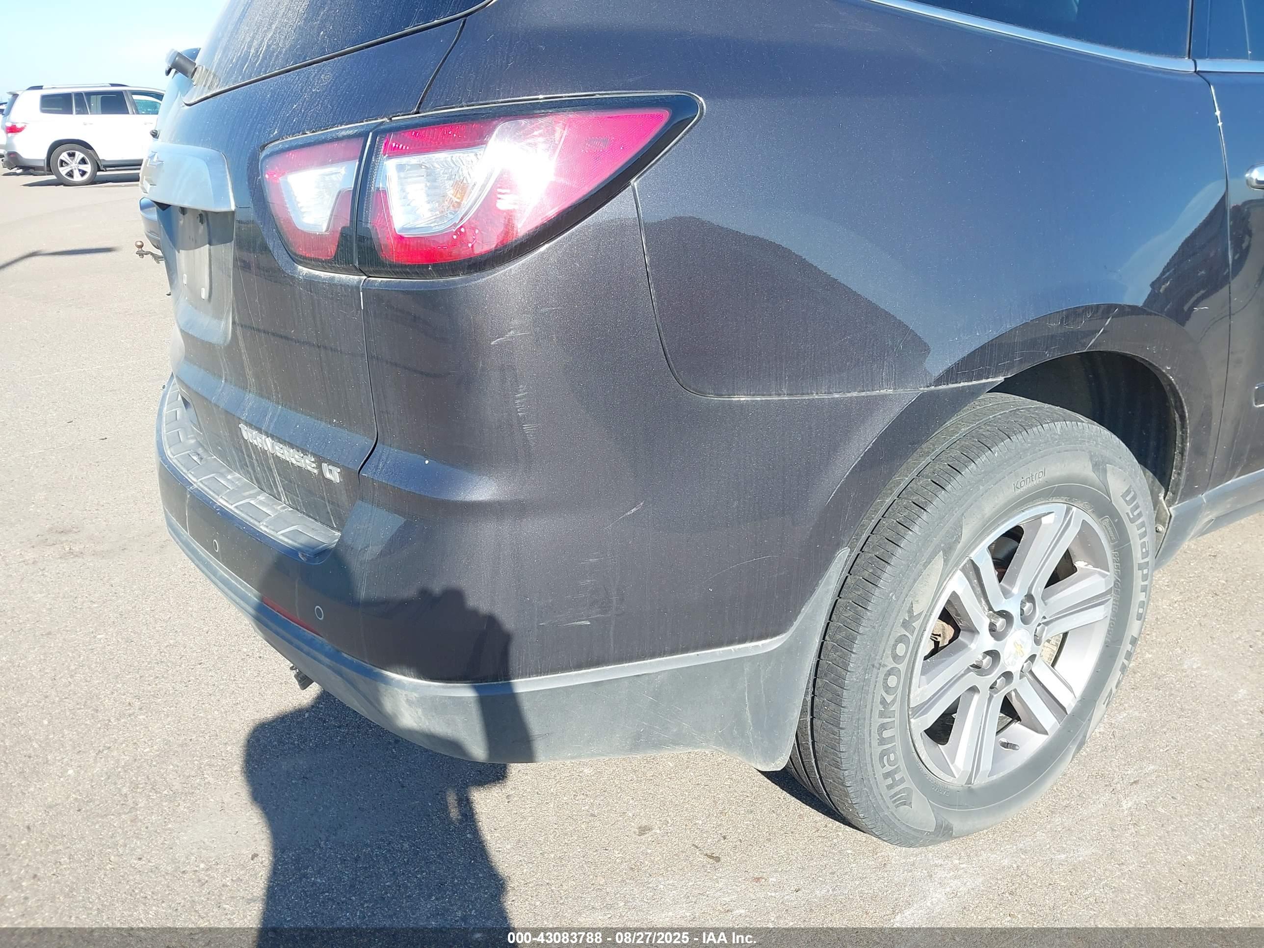 CHEVROLET TRAVERSE image 6