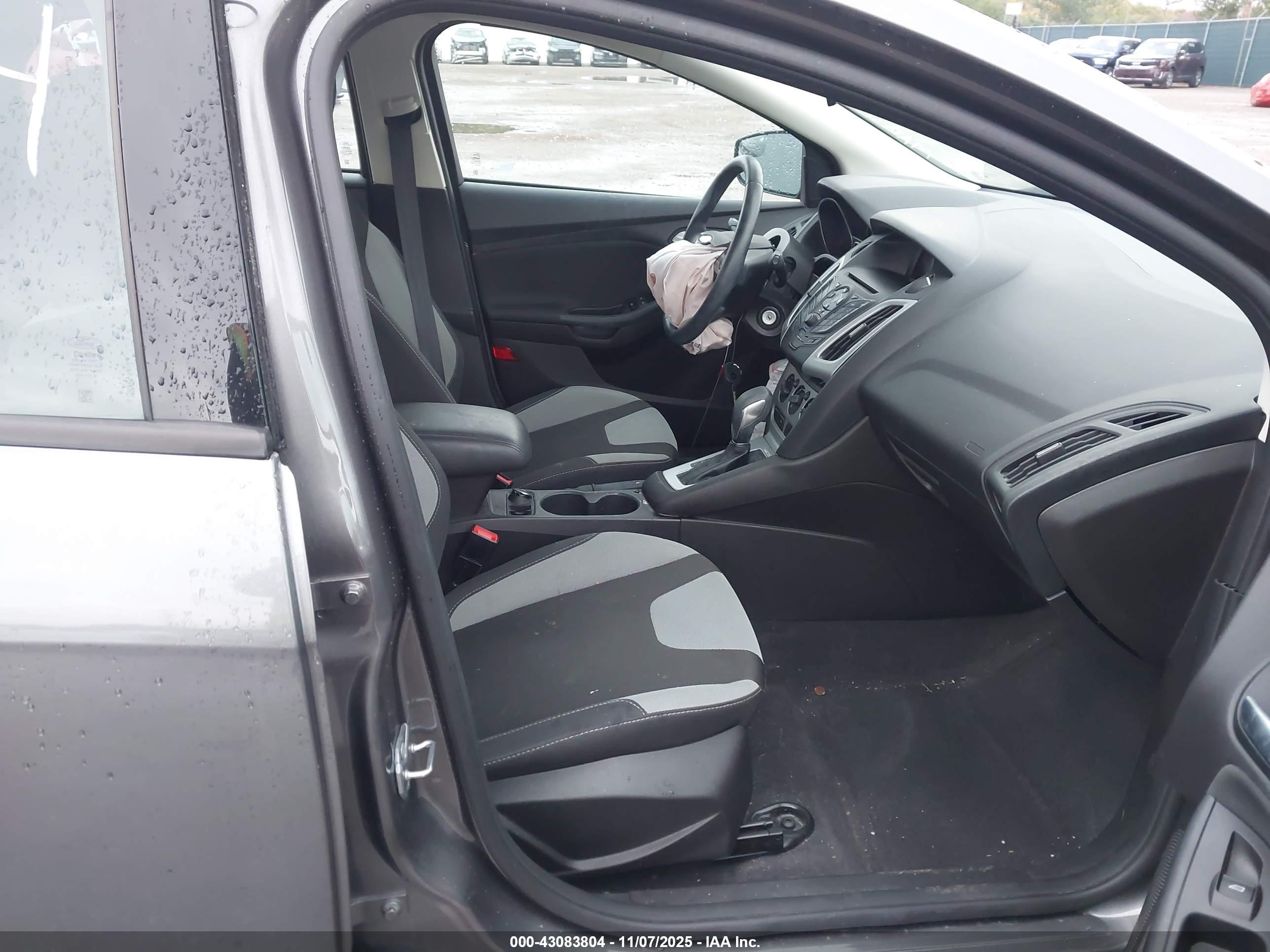 FORD FOCUS image 5