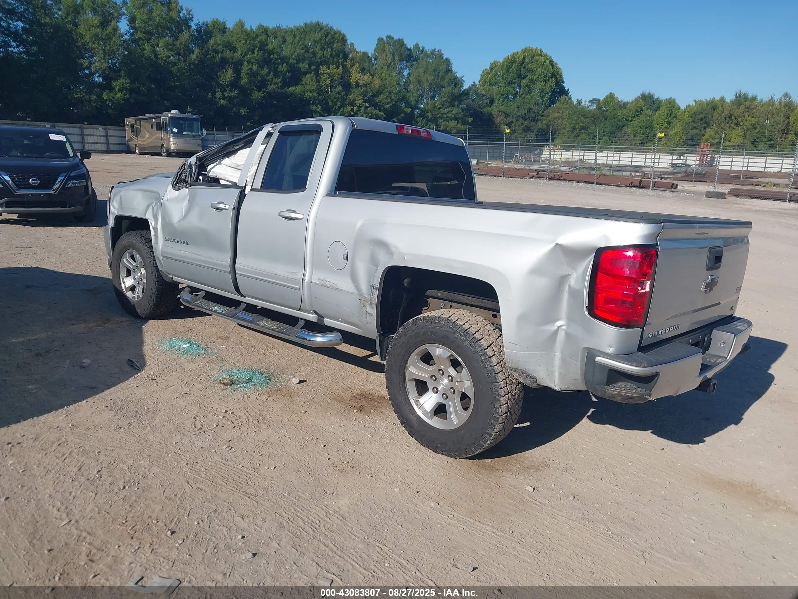CHEVROLET SILVERADO image 3