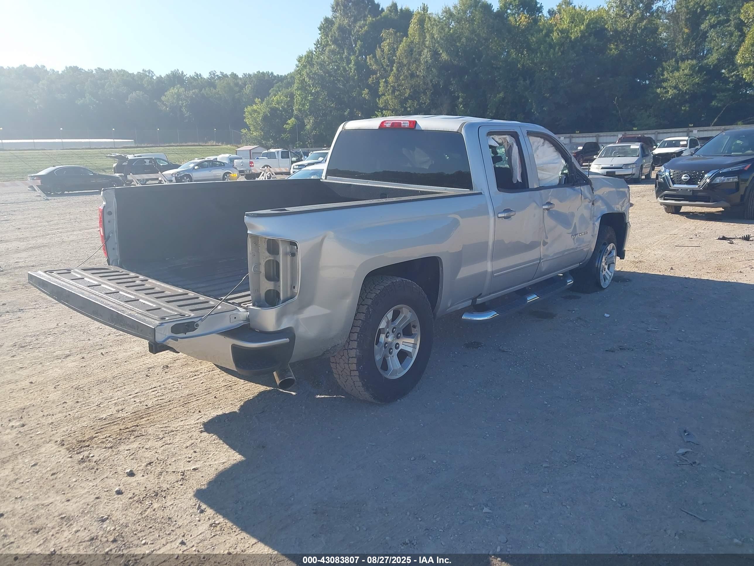 CHEVROLET SILVERADO image 4