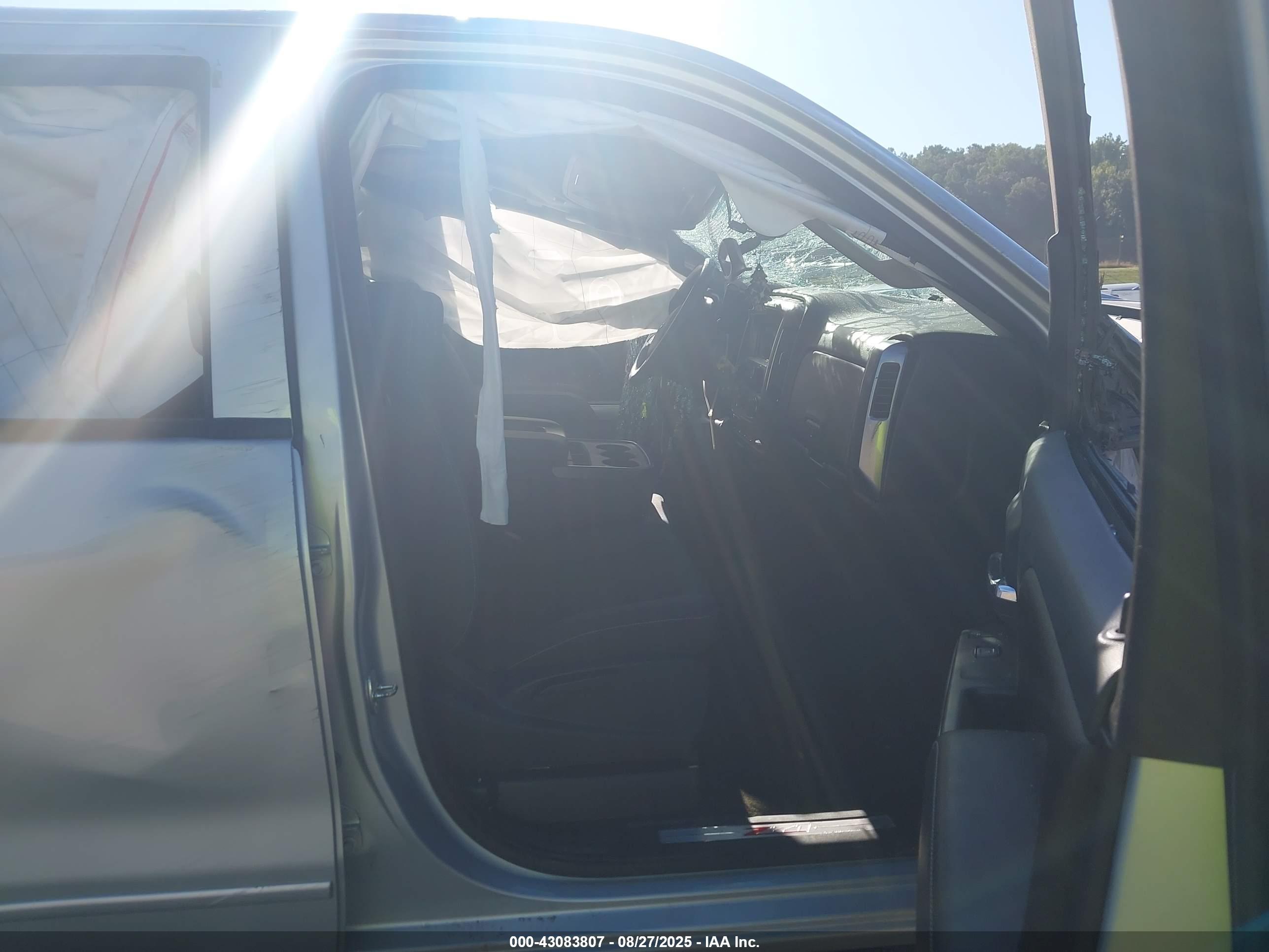 CHEVROLET SILVERADO image 5