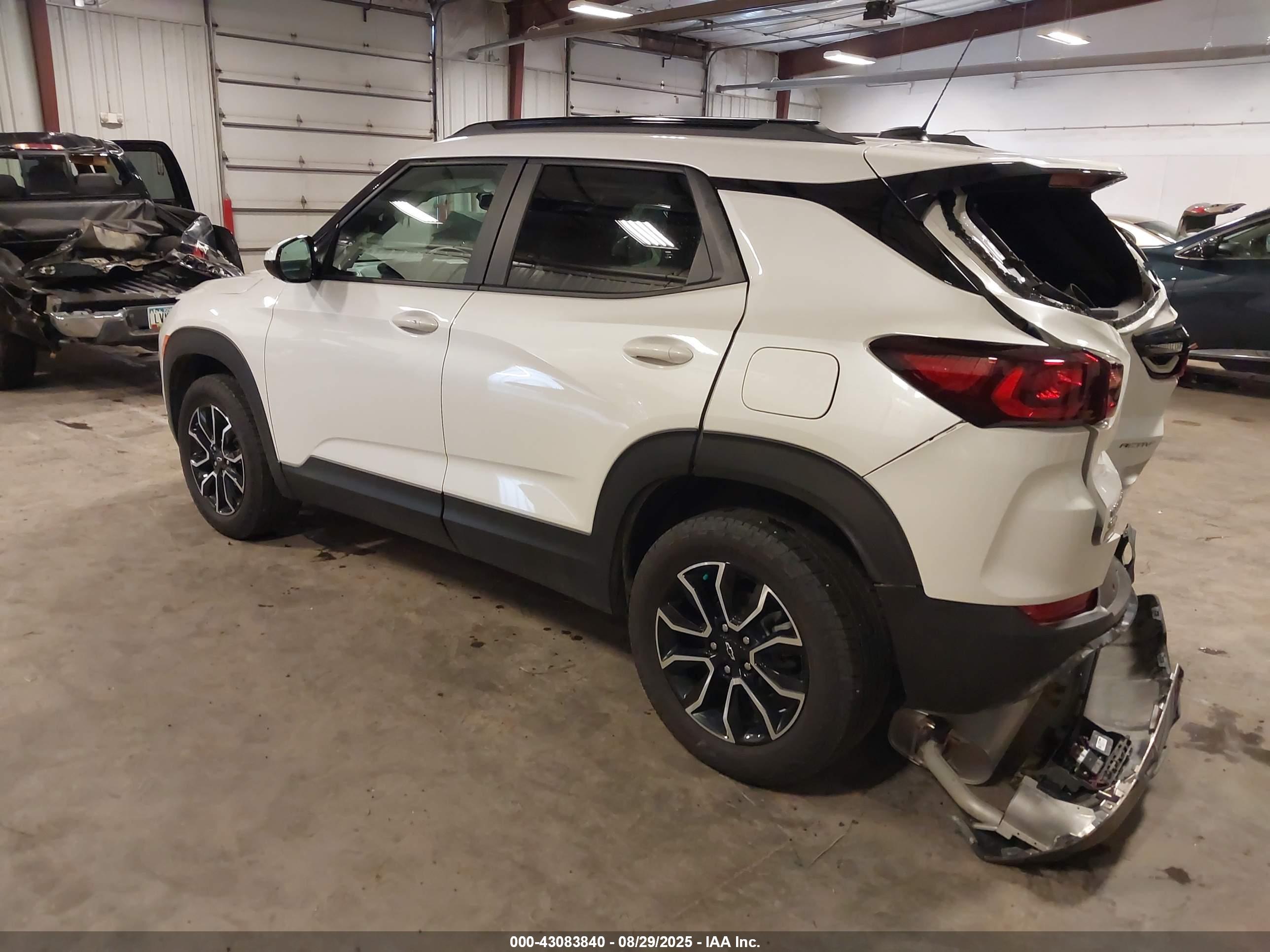 CHEVROLET TRAILBLAZER image 3