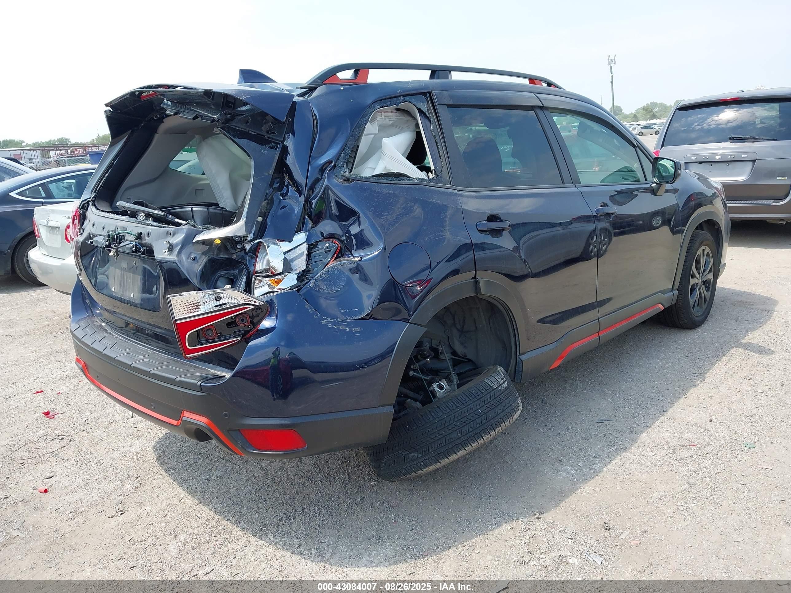 SUBARU FORESTER image 4