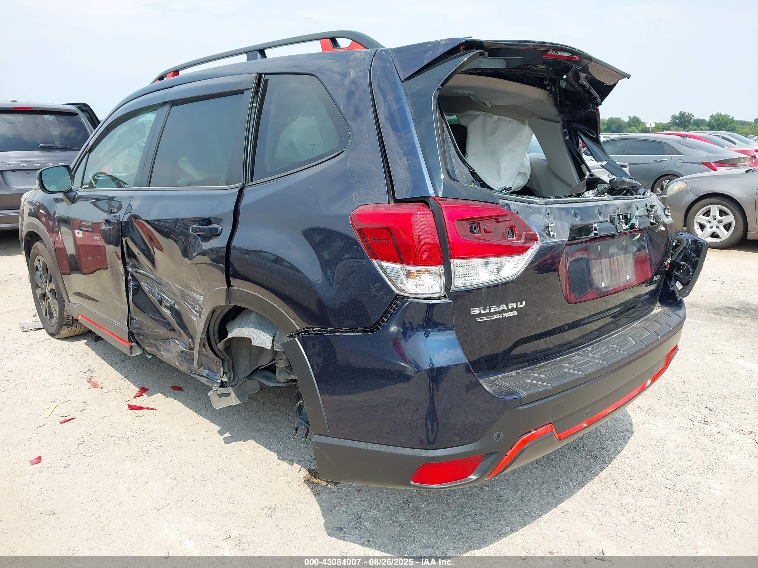 SUBARU FORESTER image 6