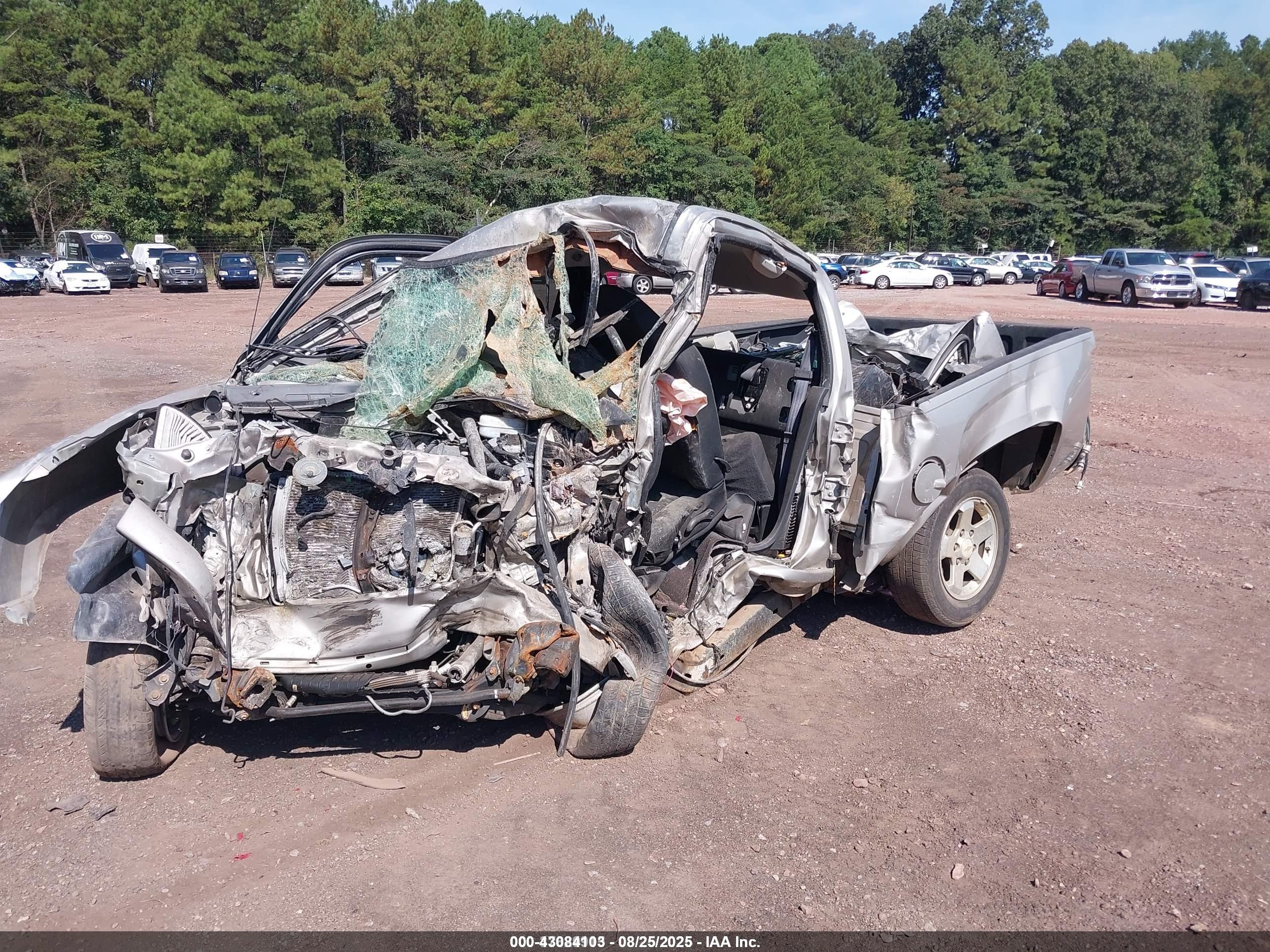 CHEVROLET COLORADO image 2