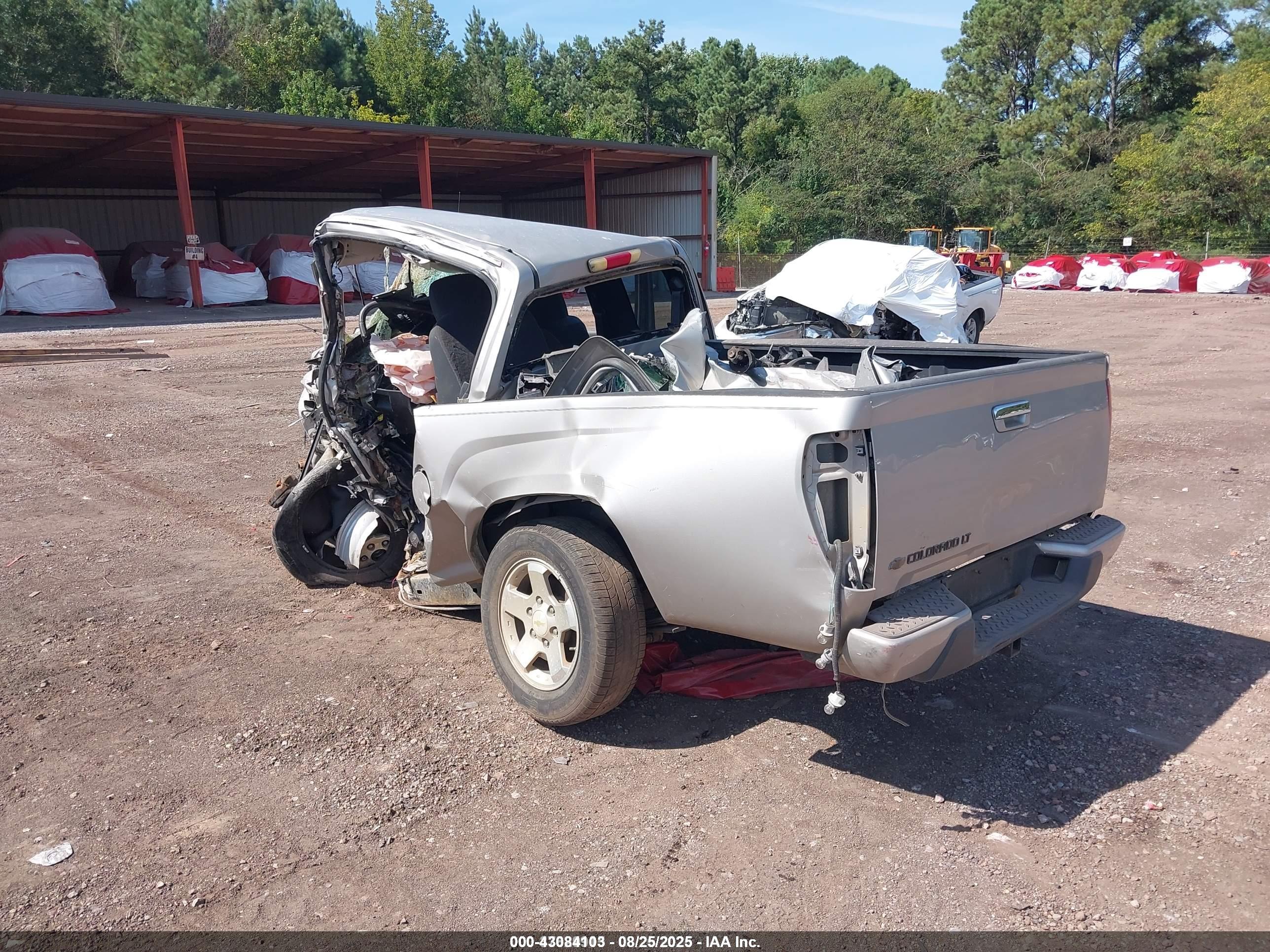 CHEVROLET COLORADO image 3