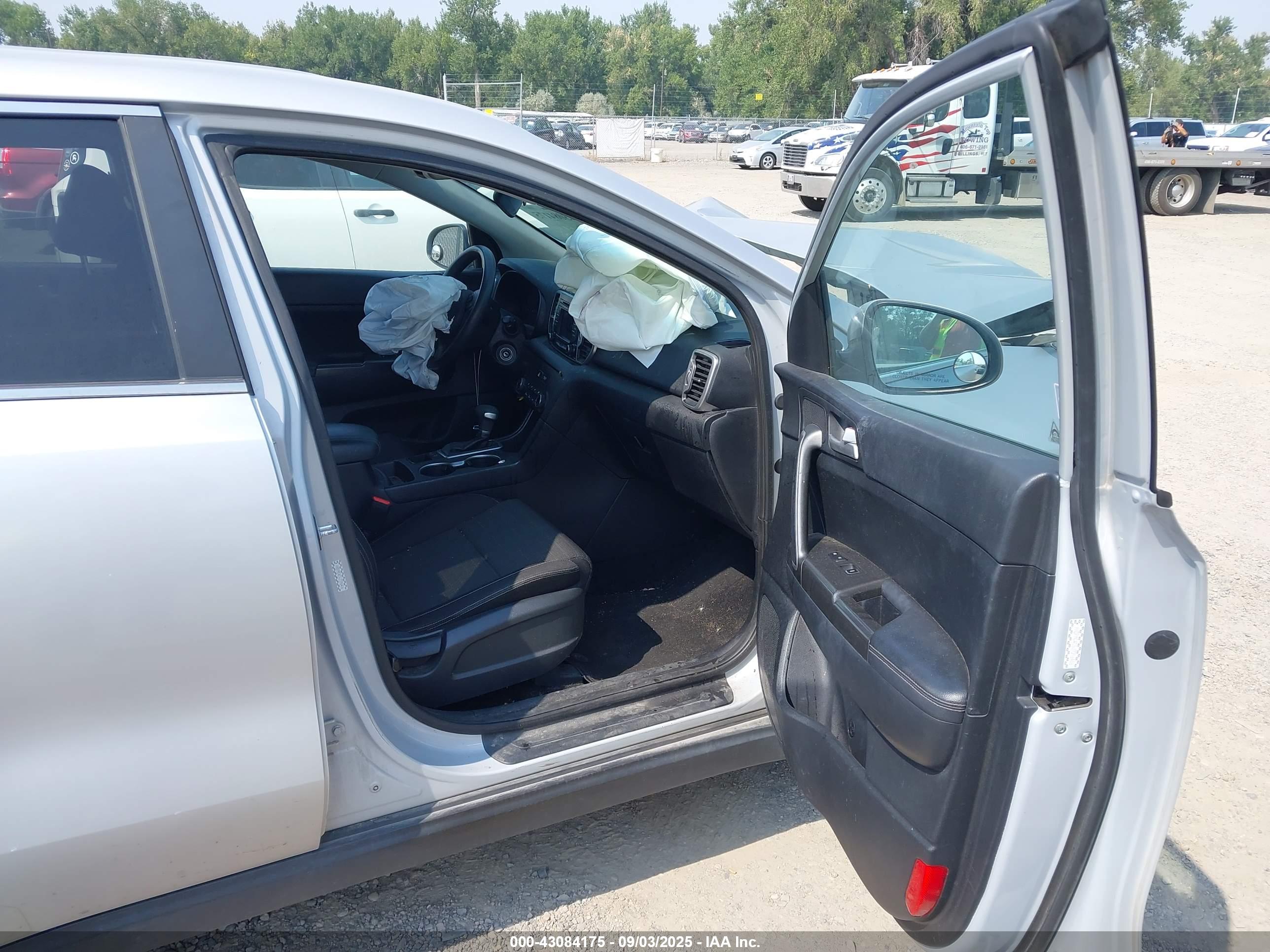 KIA SPORTAGE image 5