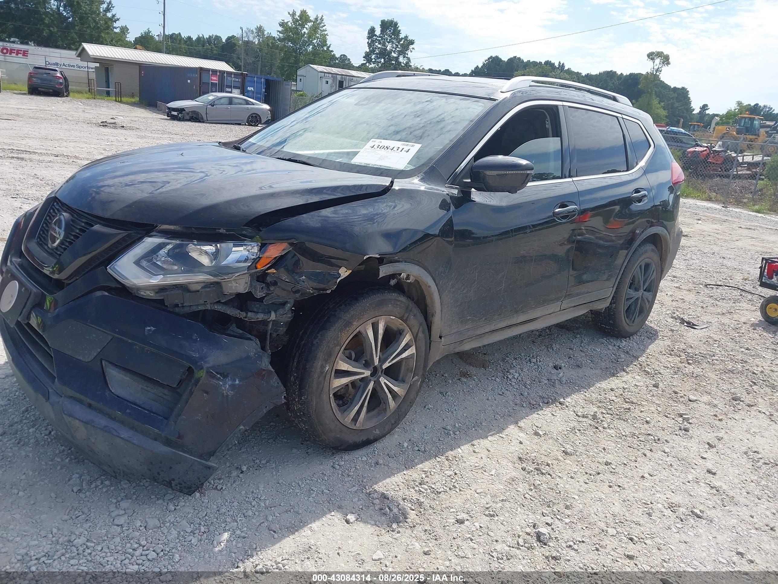 NISSAN ROGUE image 2