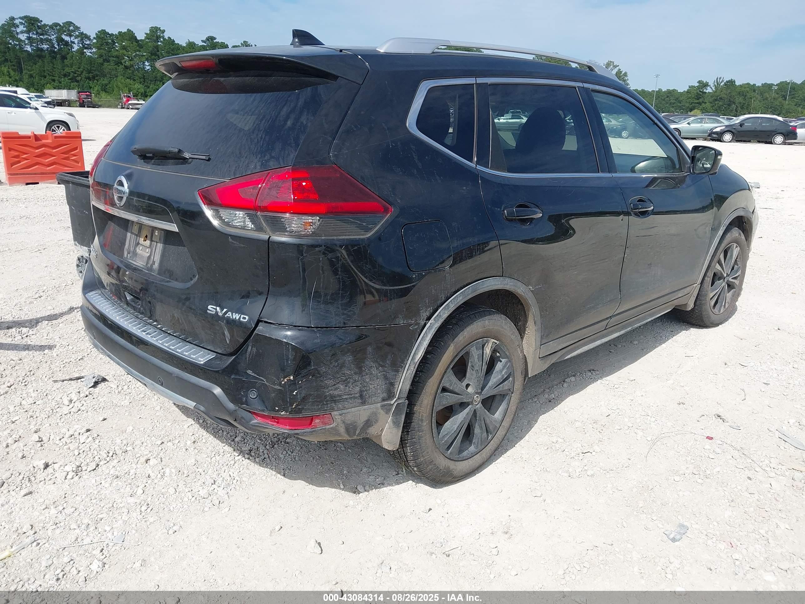 NISSAN ROGUE image 4