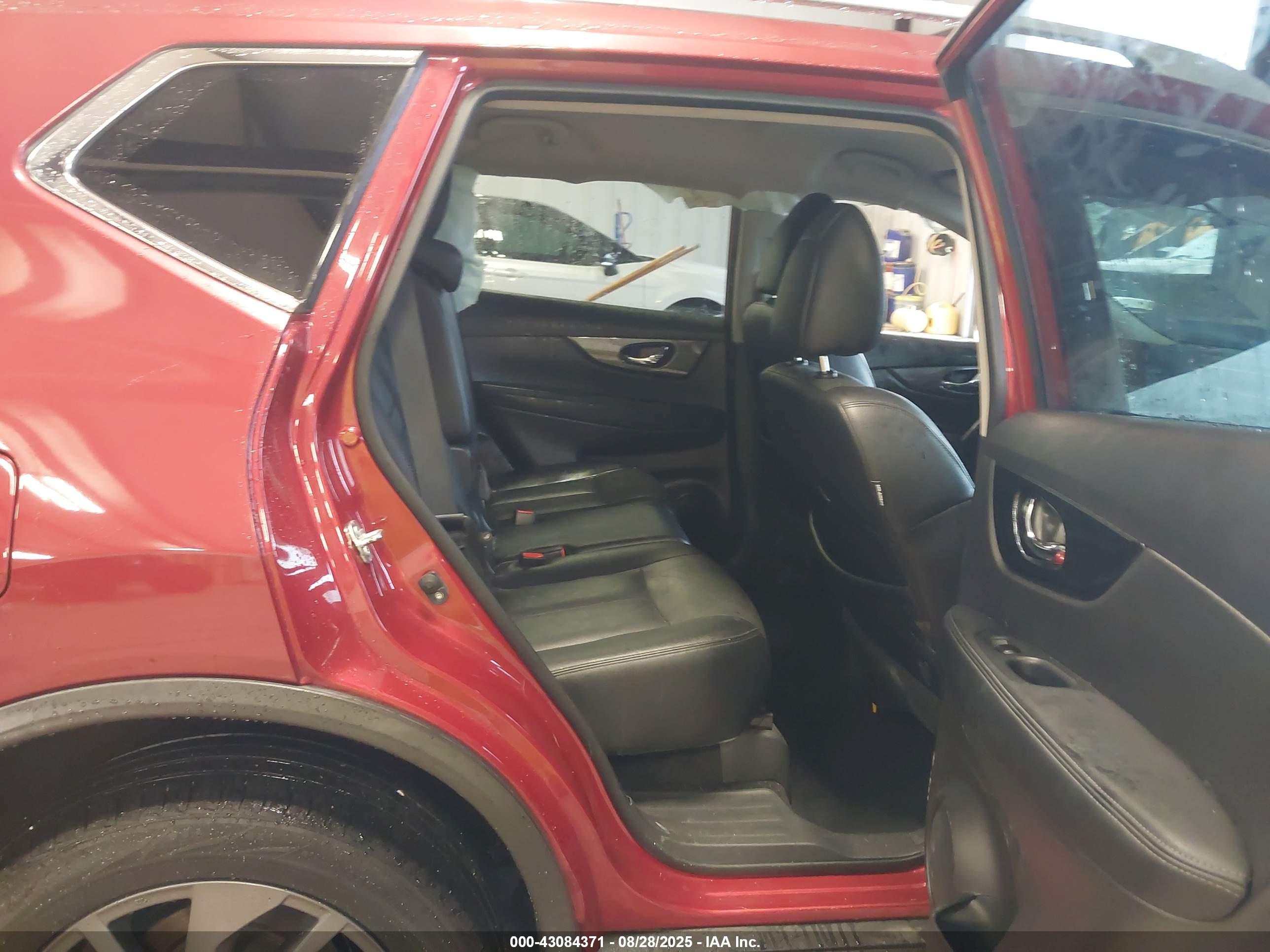 NISSAN ROGUE image 8