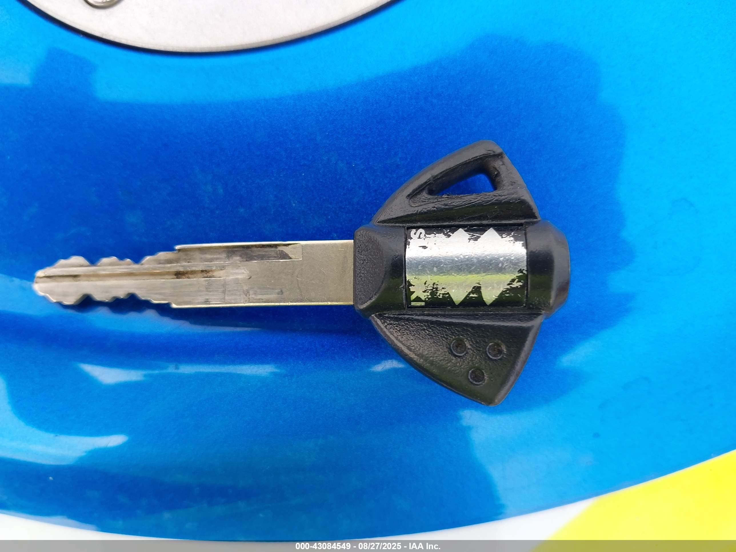 SUZUKI GSX-R750 image 11