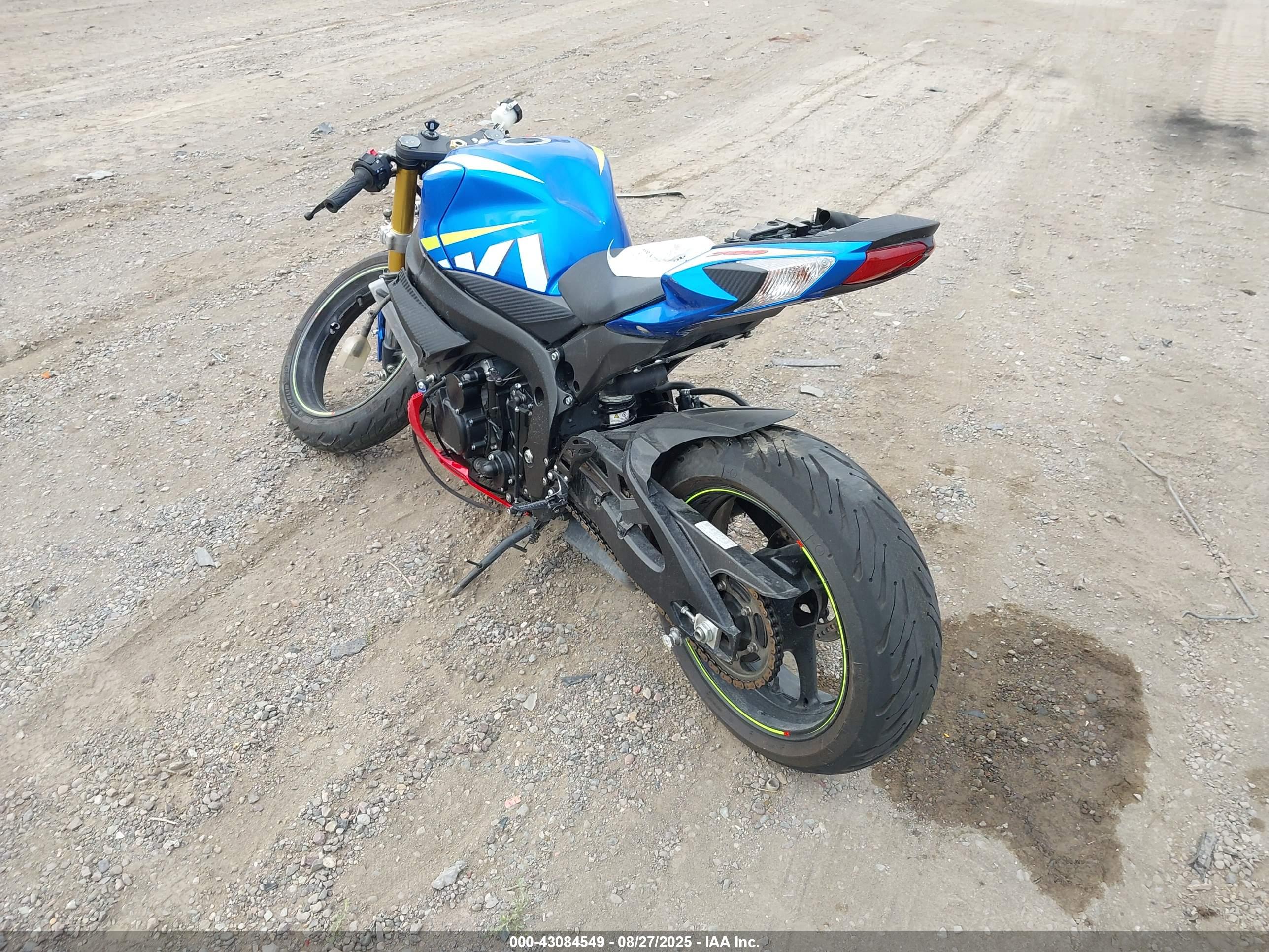 SUZUKI GSX-R750 image 3