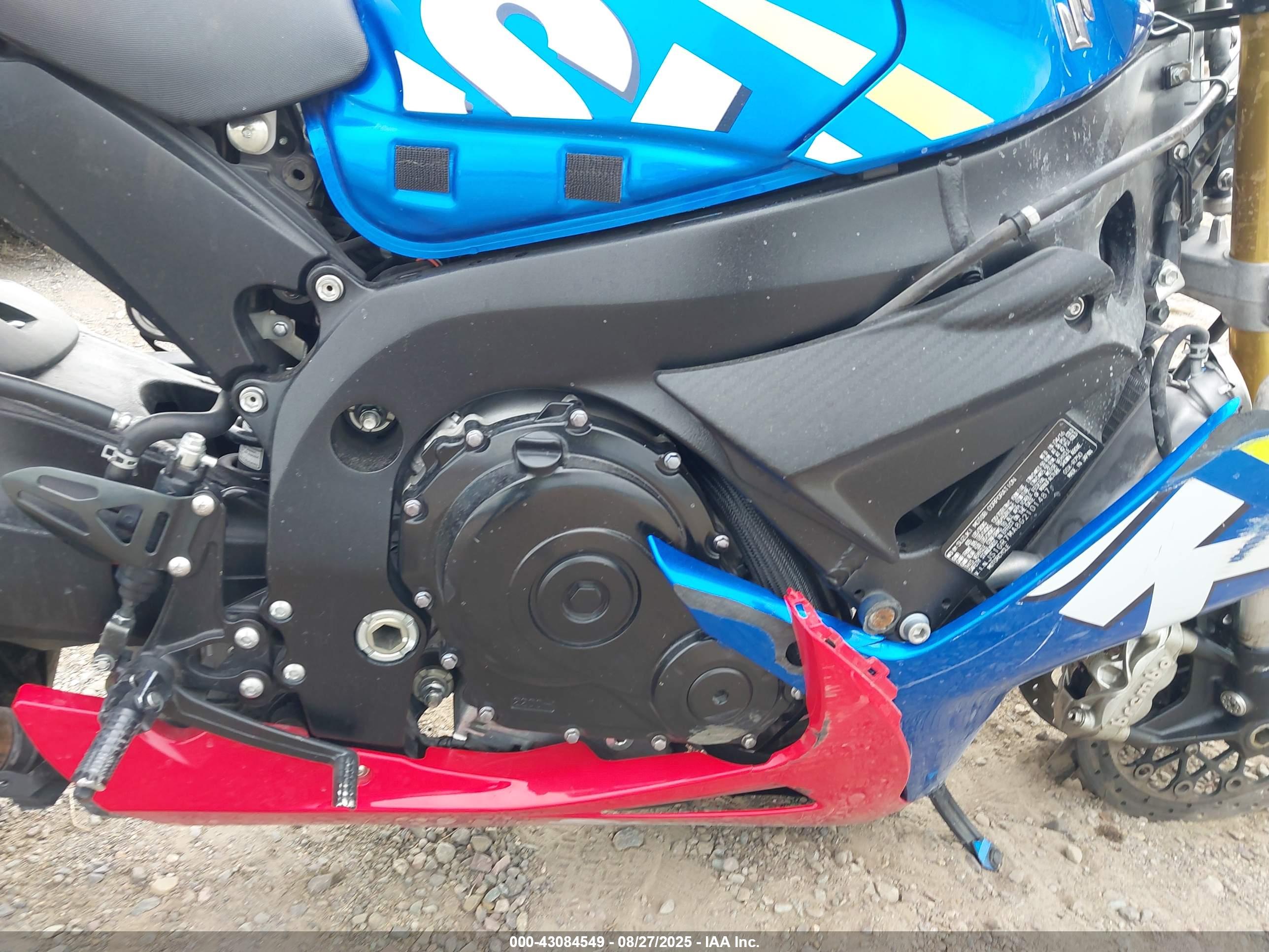 SUZUKI GSX-R750 image 8