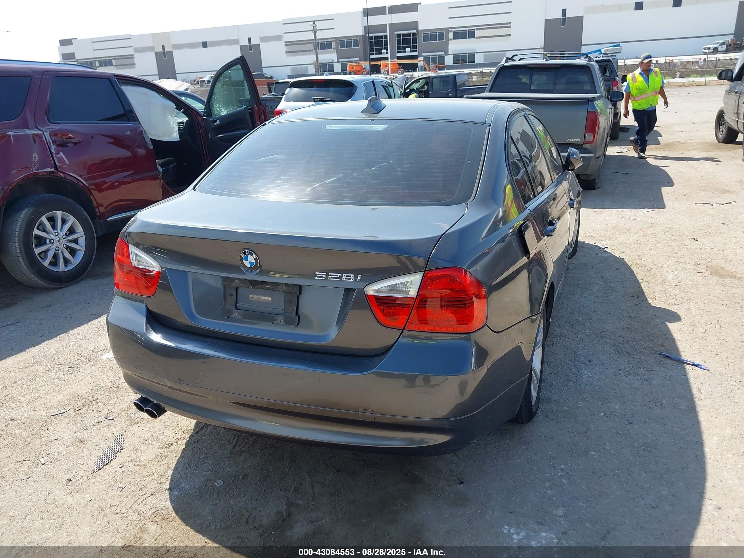 BMW 328I image 4