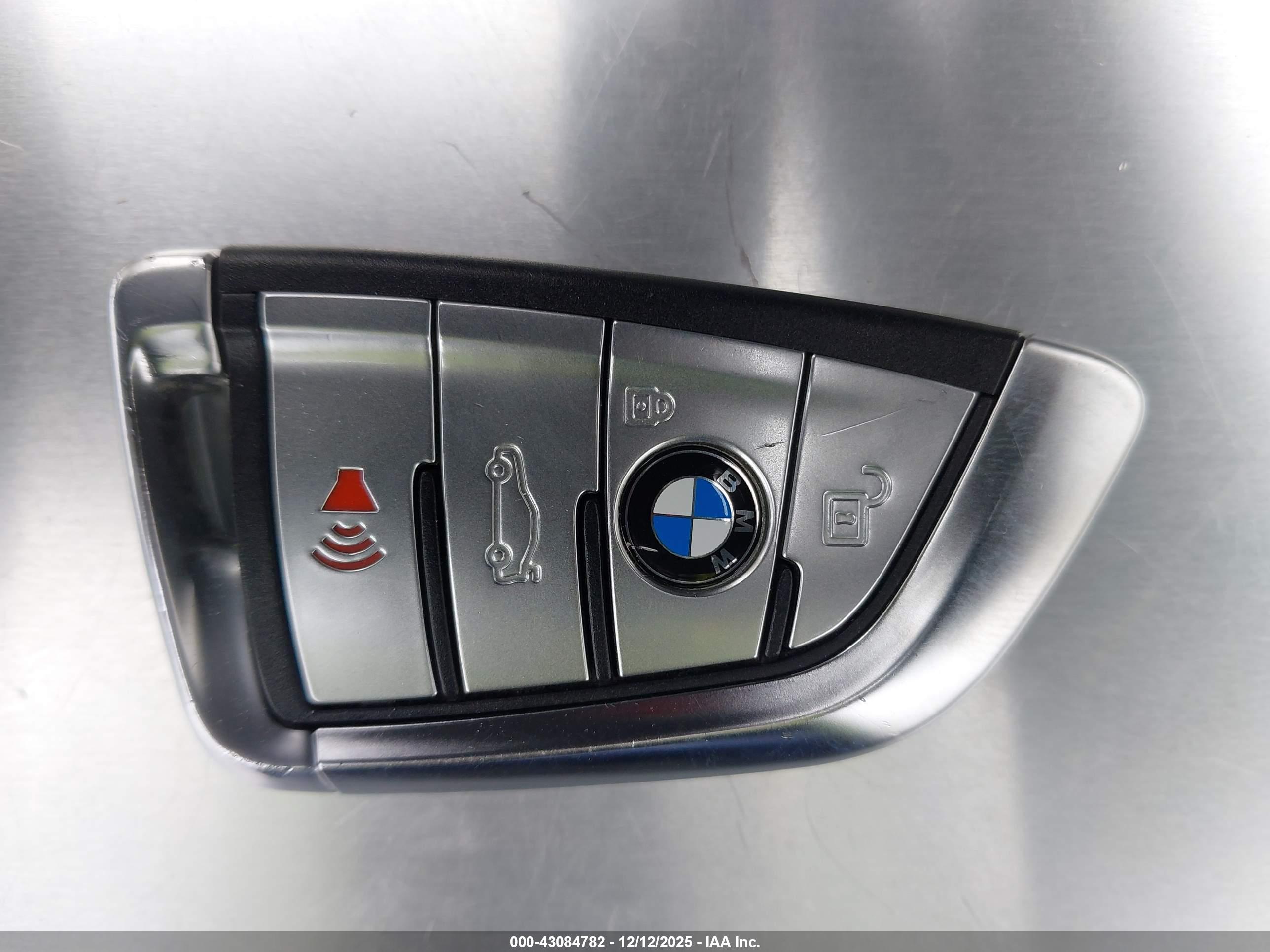 BMW 750 image 11
