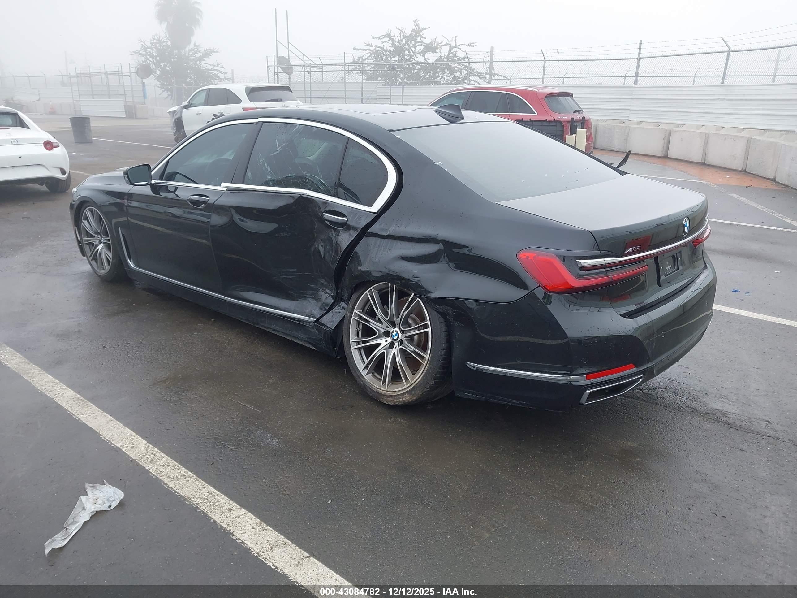 BMW 750 image 3