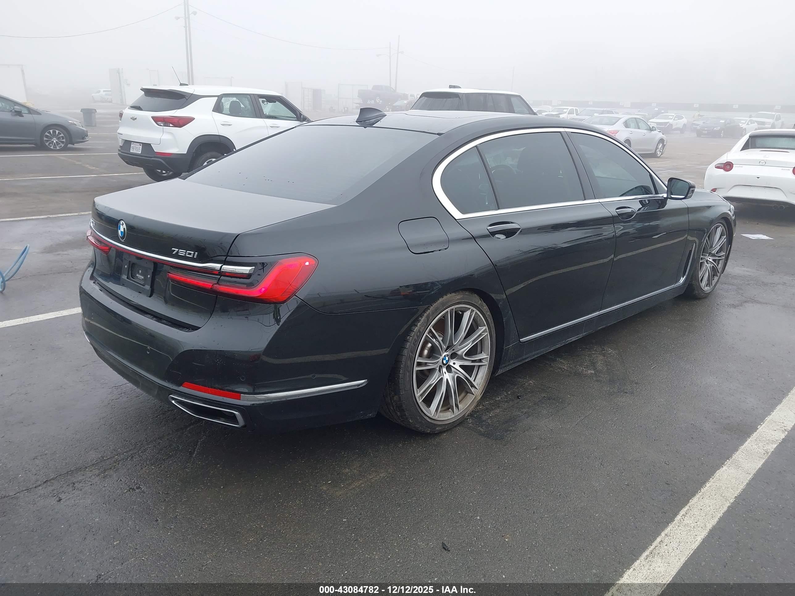 BMW 750 image 4