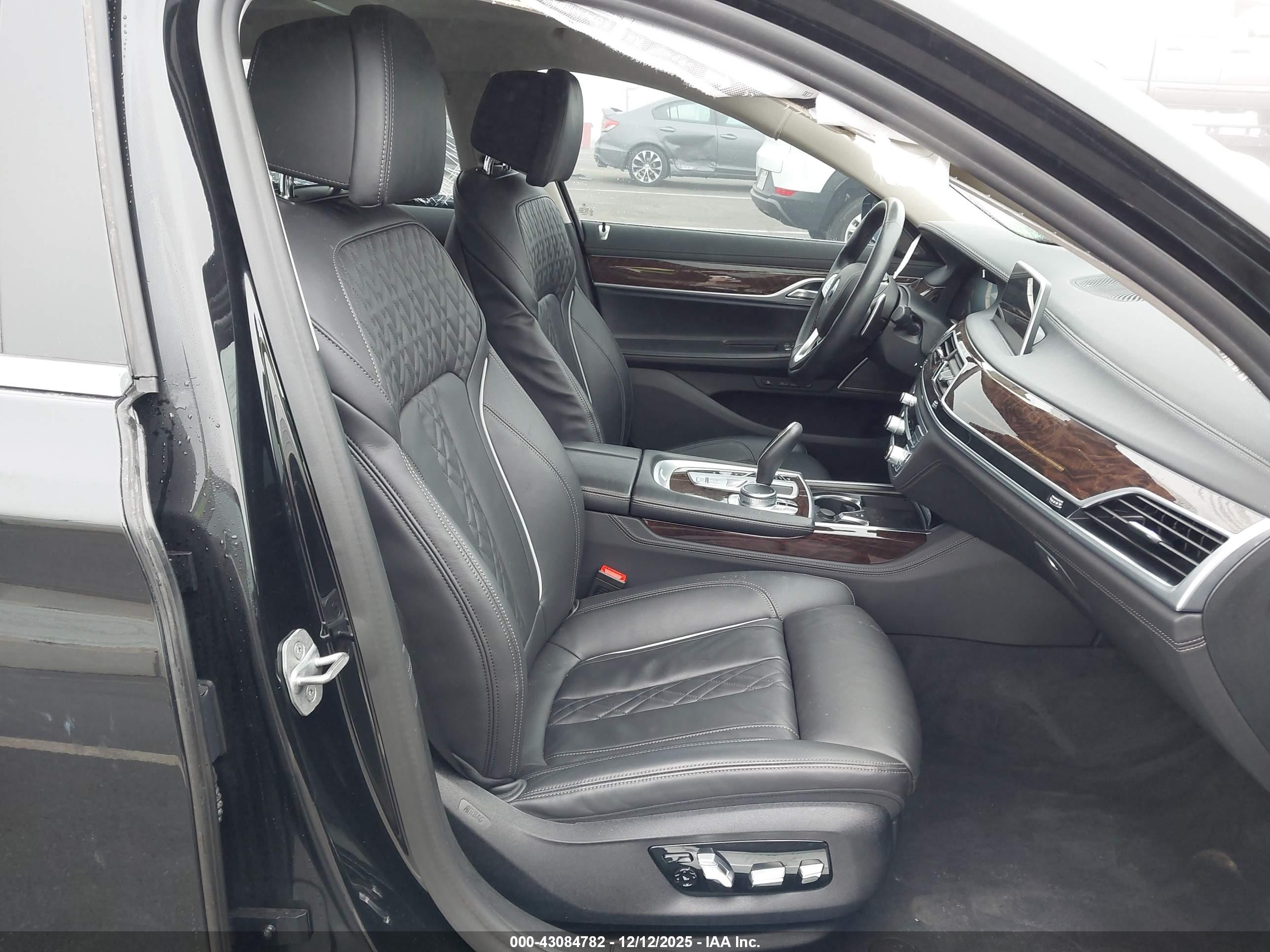 BMW 750 image 5