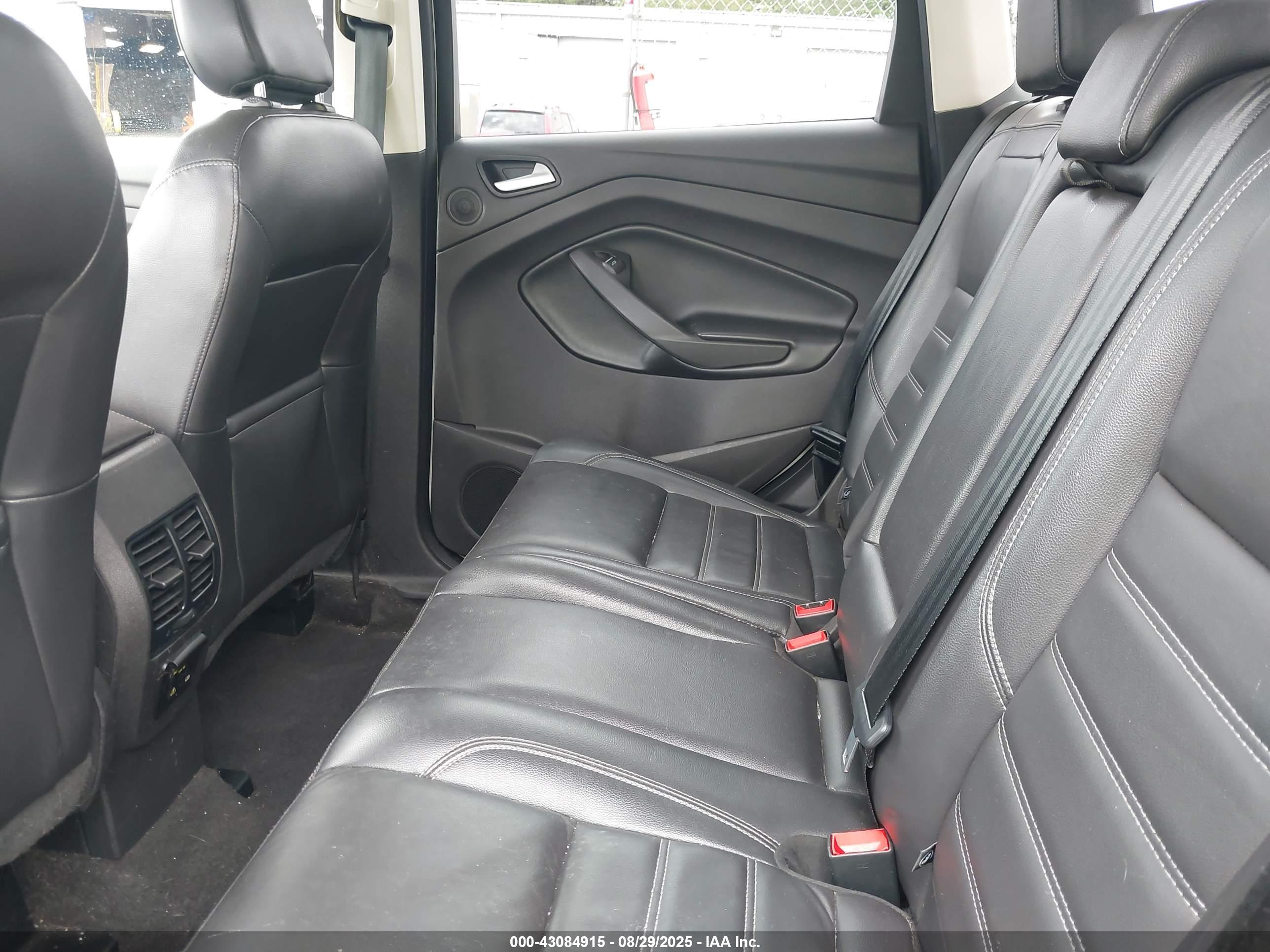 FORD ESCAPE image 8
