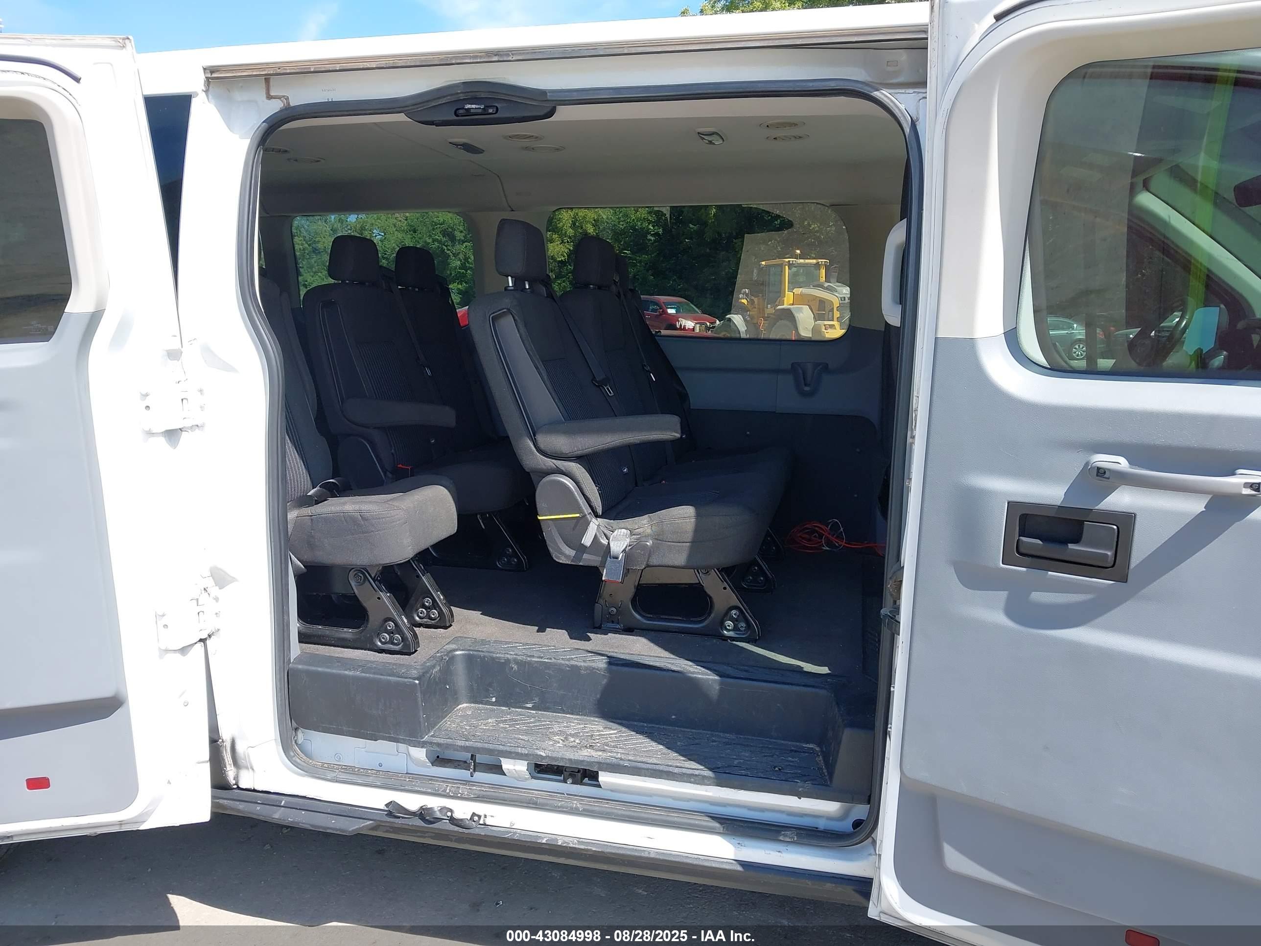 FORD TRANSIT-350 image 8