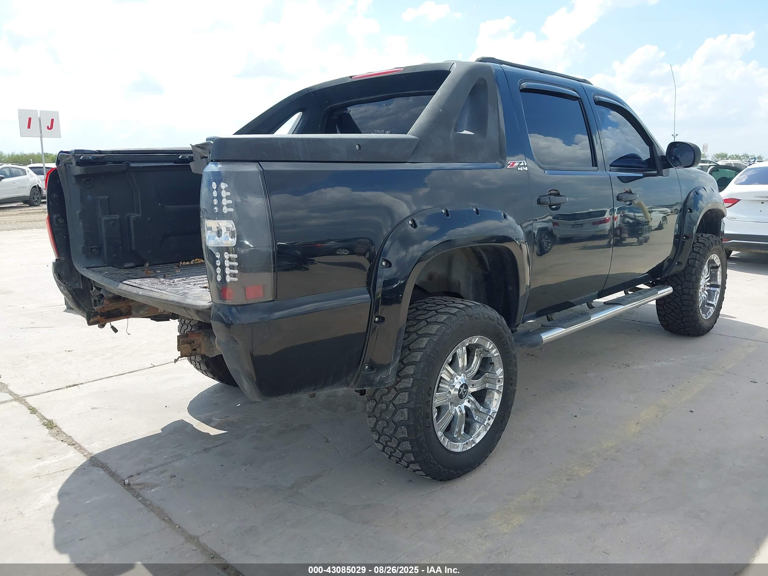 CHEVROLET AVALANCHE image 4