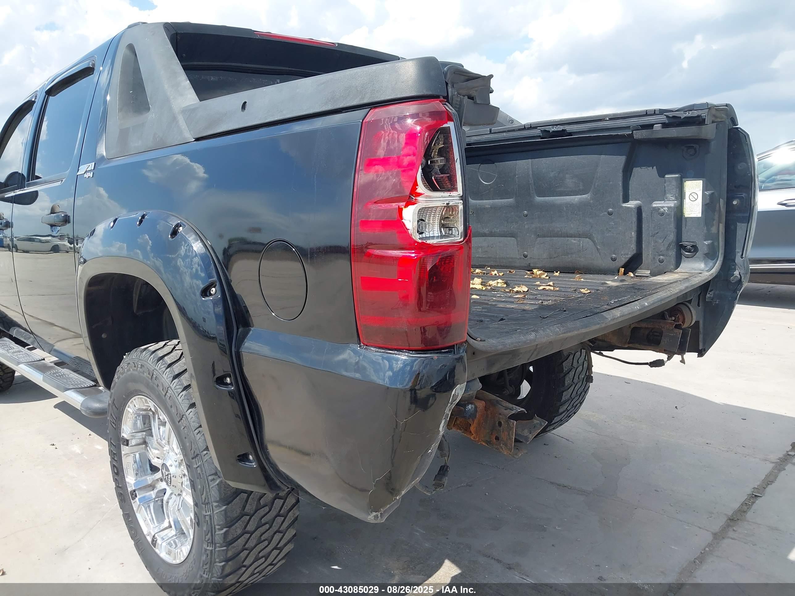CHEVROLET AVALANCHE image 6