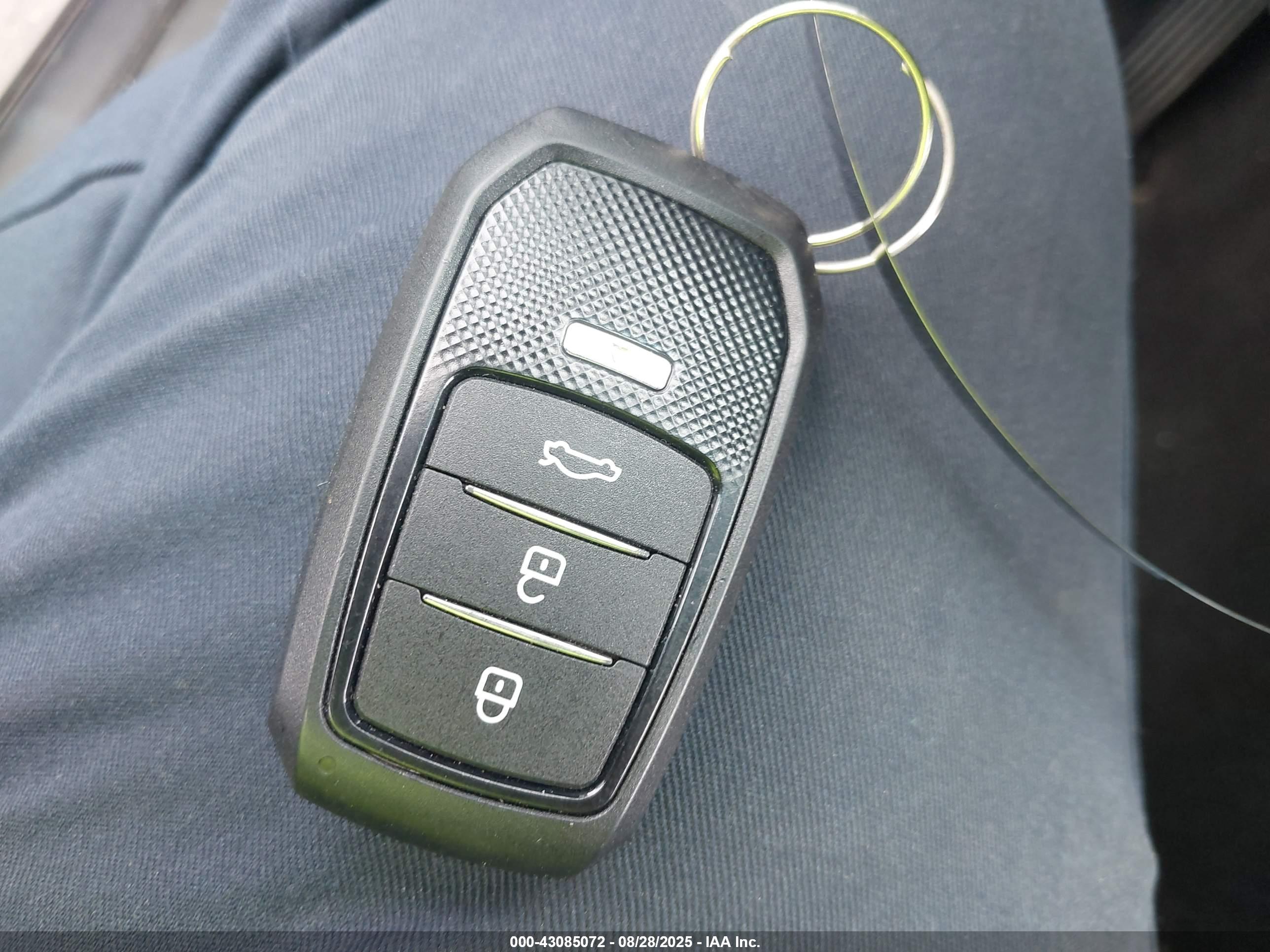 TOYOTA CAMRY image 11