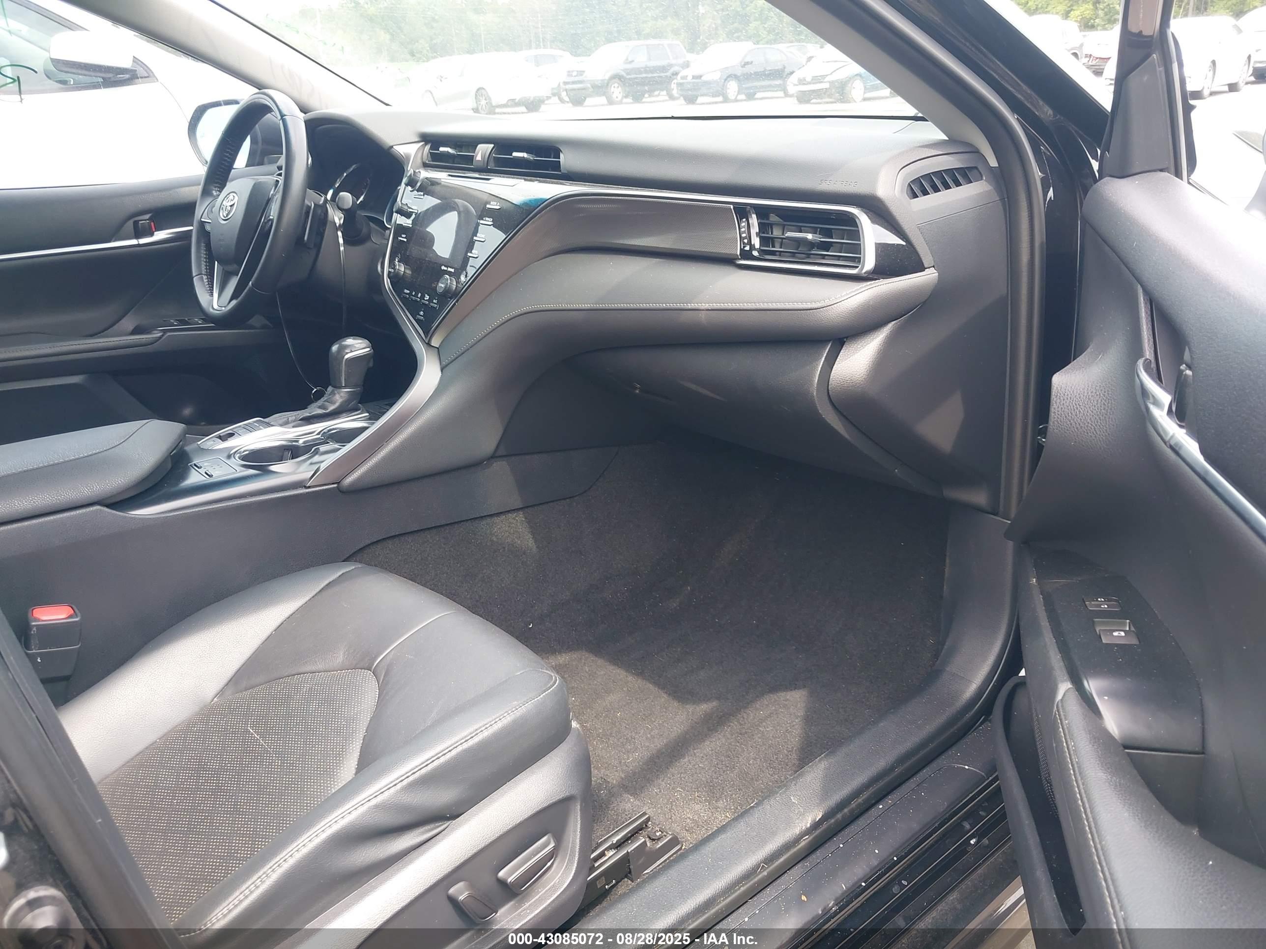 TOYOTA CAMRY image 5