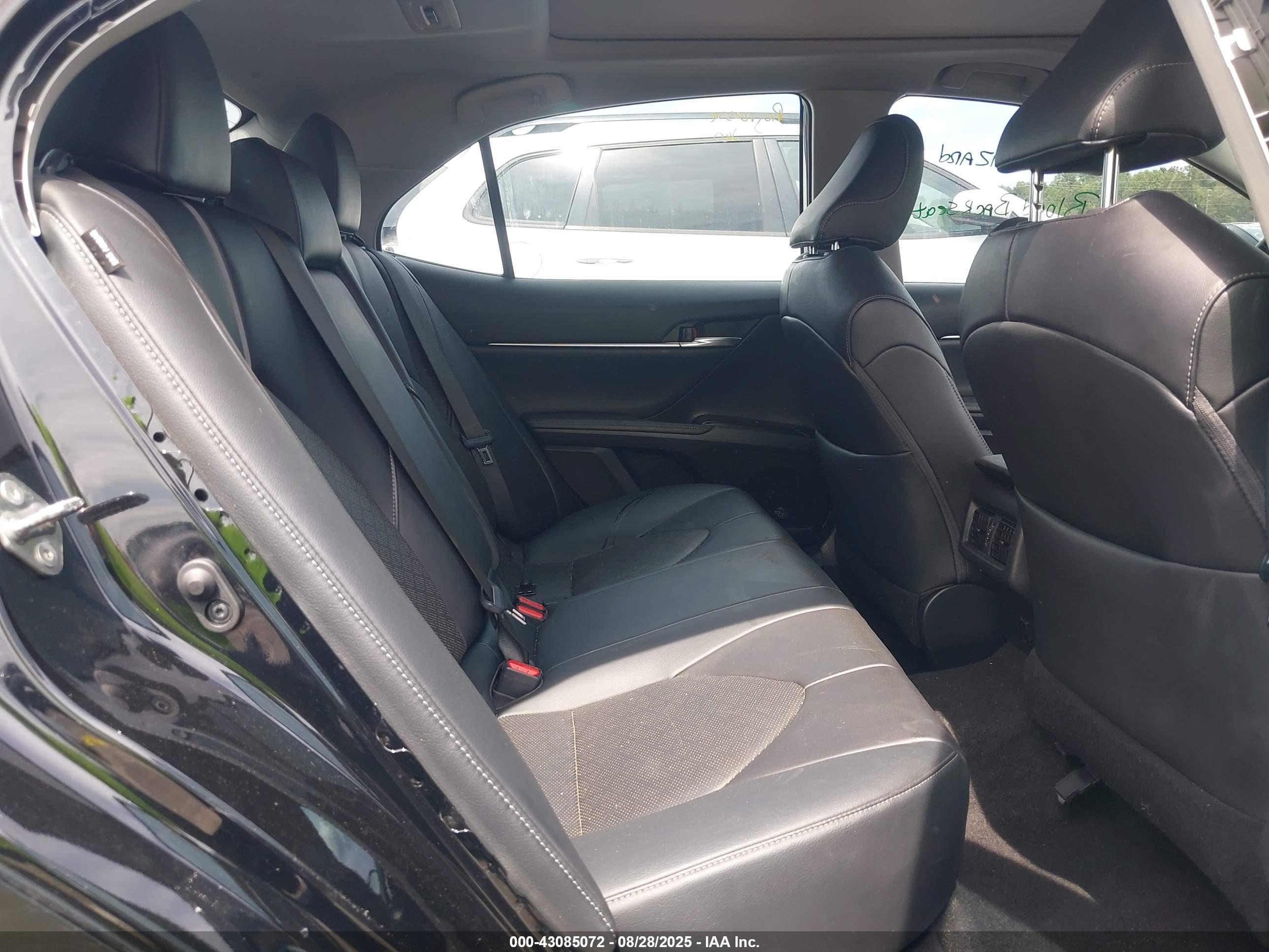 TOYOTA CAMRY image 8